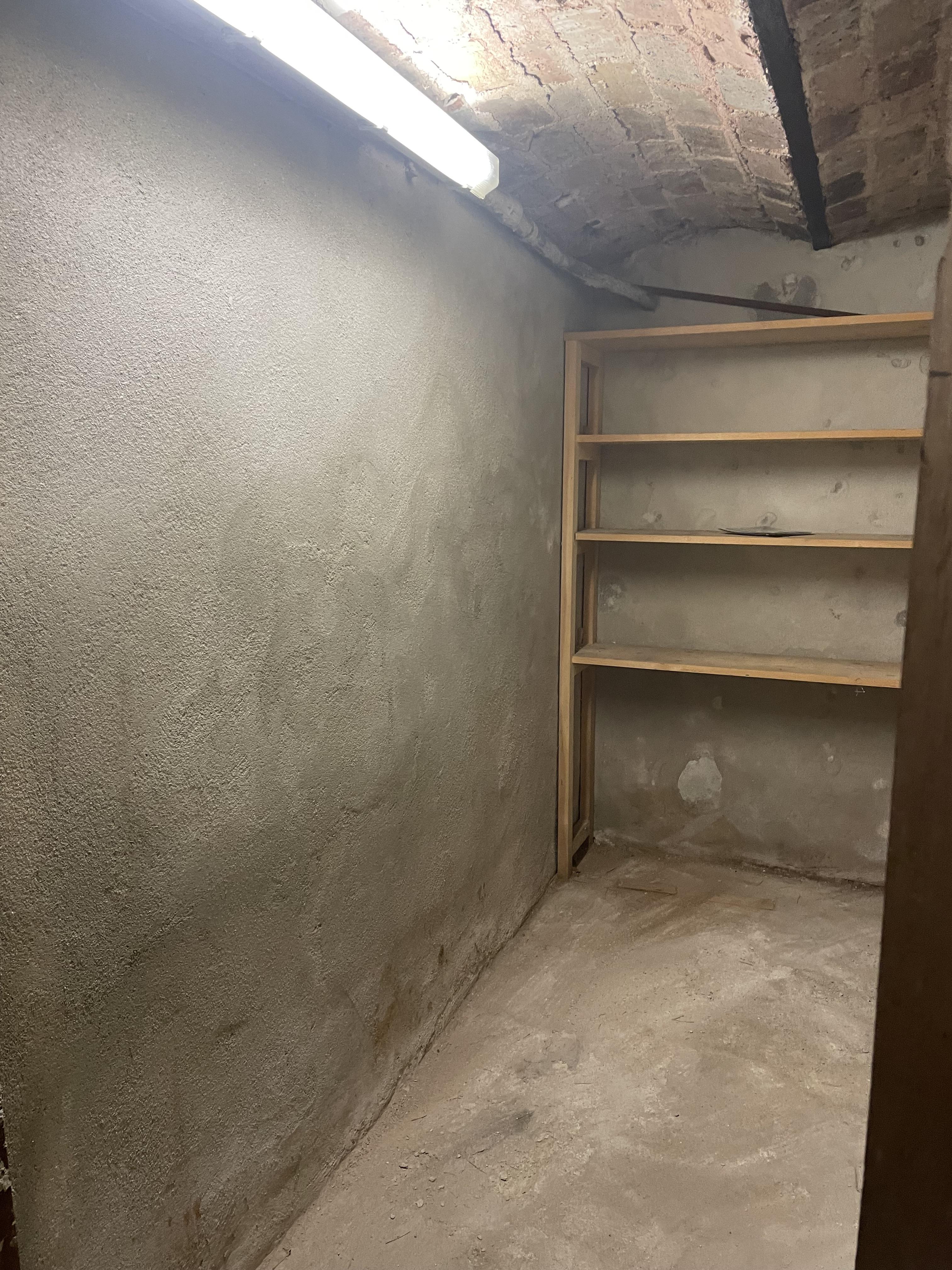 Cave sol béton avec lumière