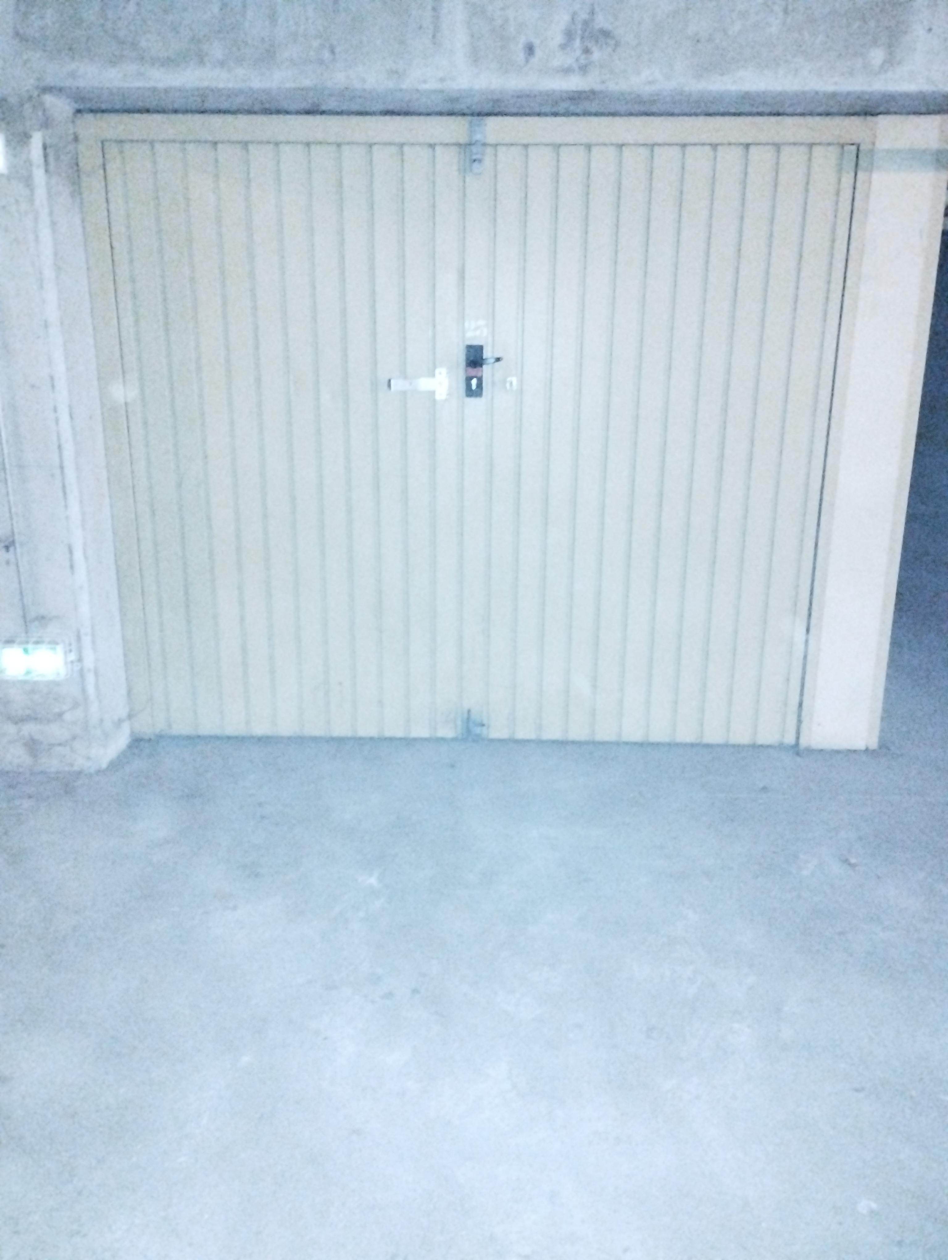 Garage à louer proche Auchan Tassin la demi