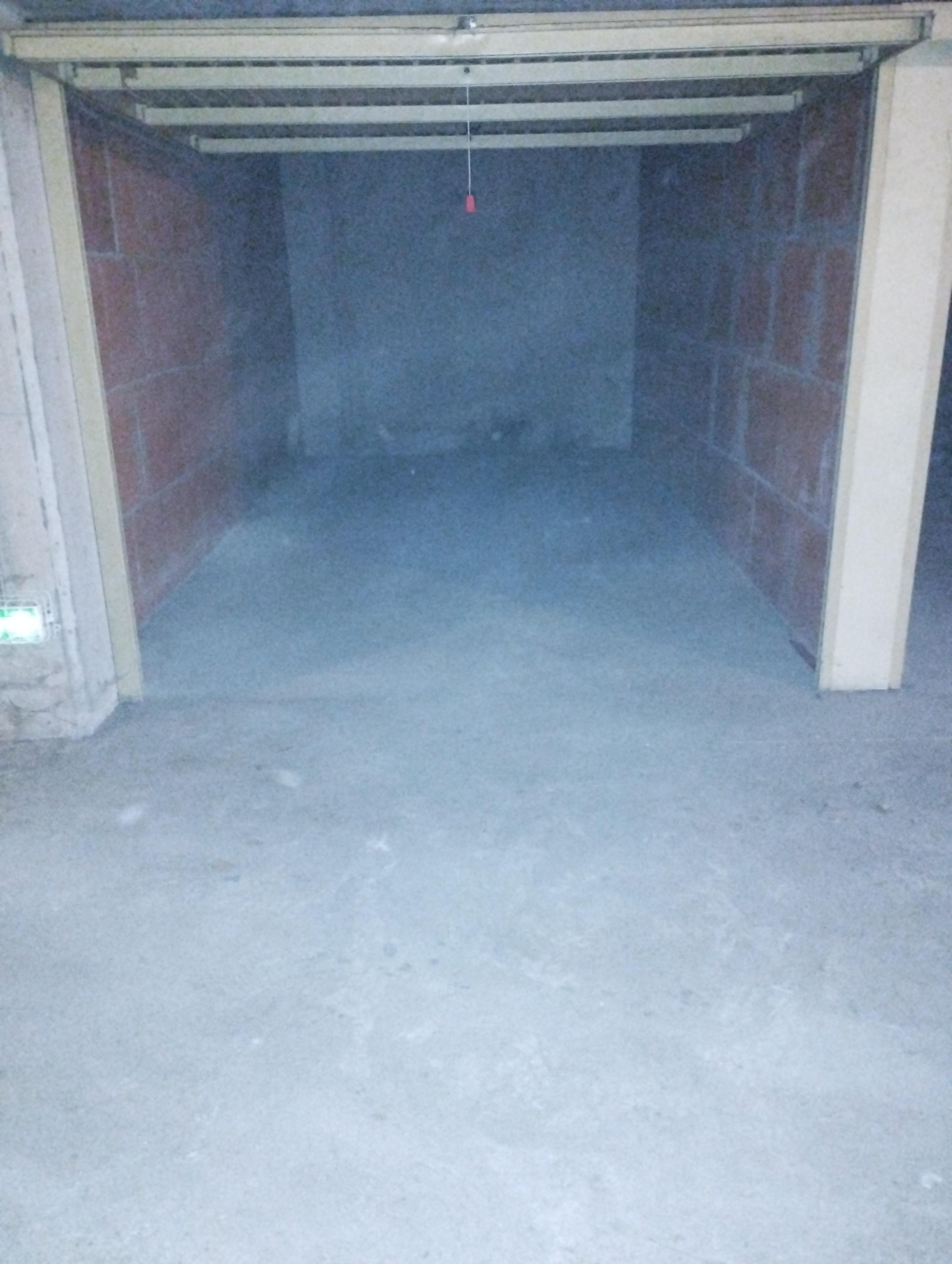 Garage à louer proche Auchan Tassin la demi