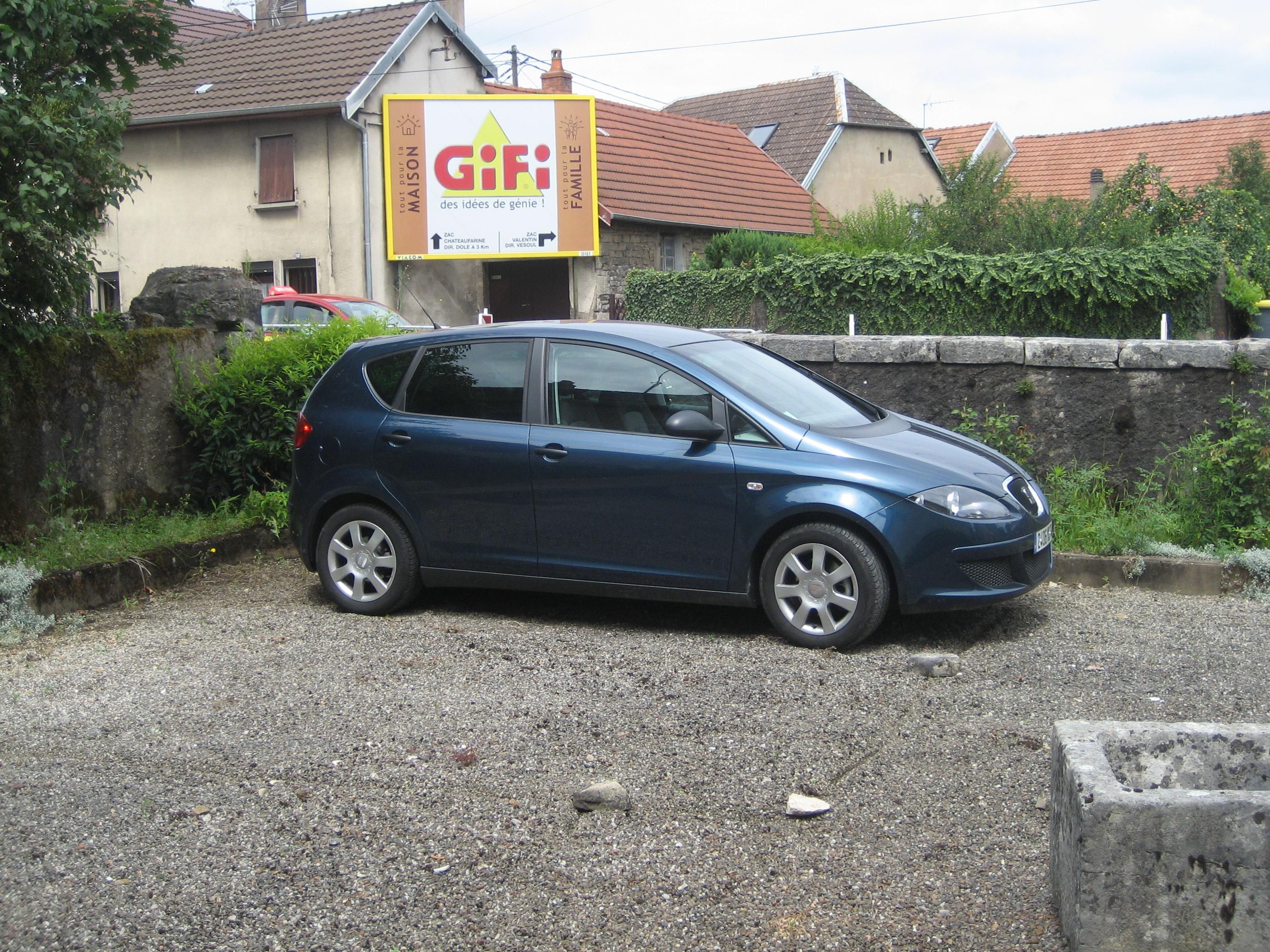 loue place de parking extérieur