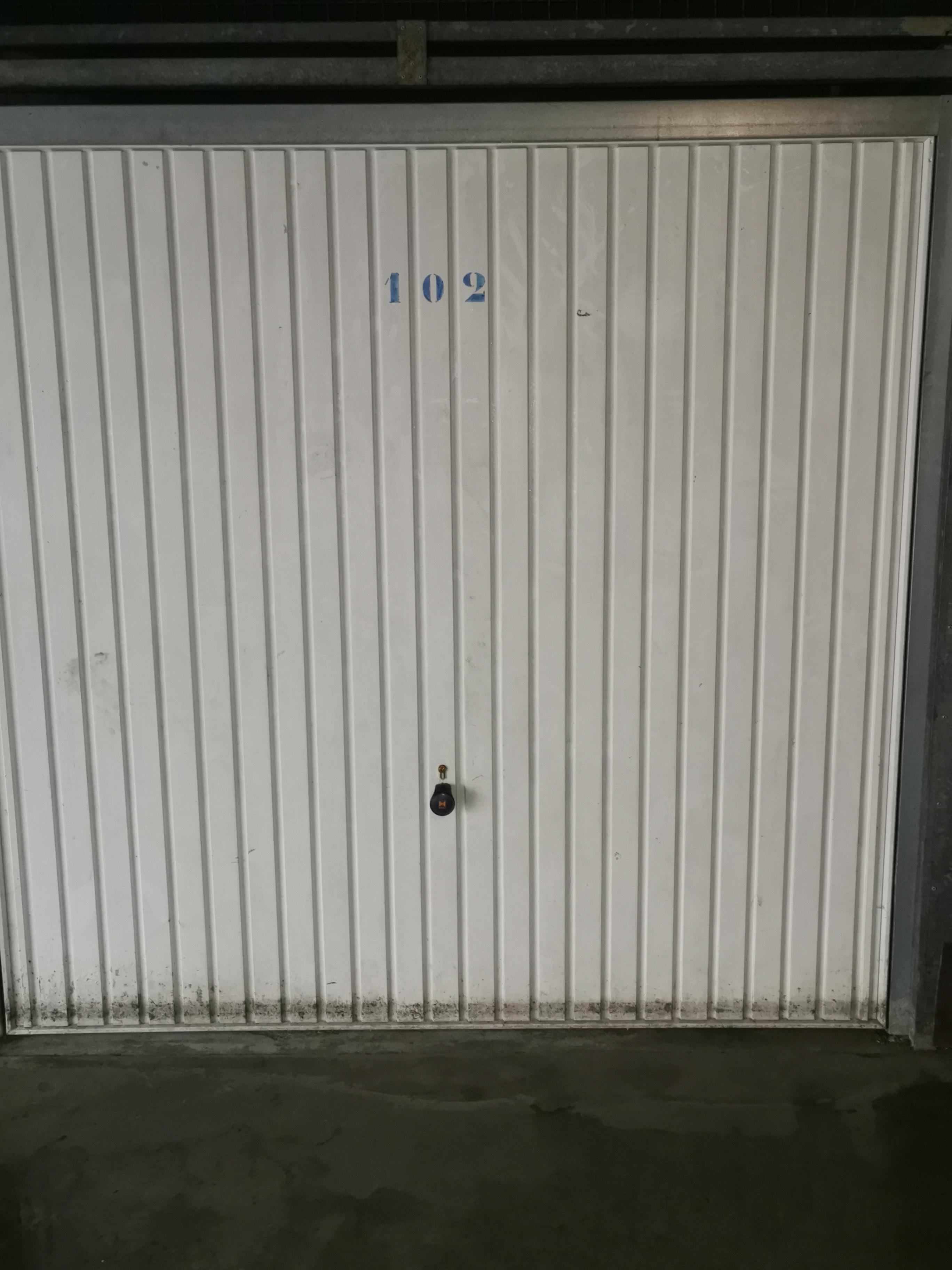 Garage privé pour stationnement de véhicule