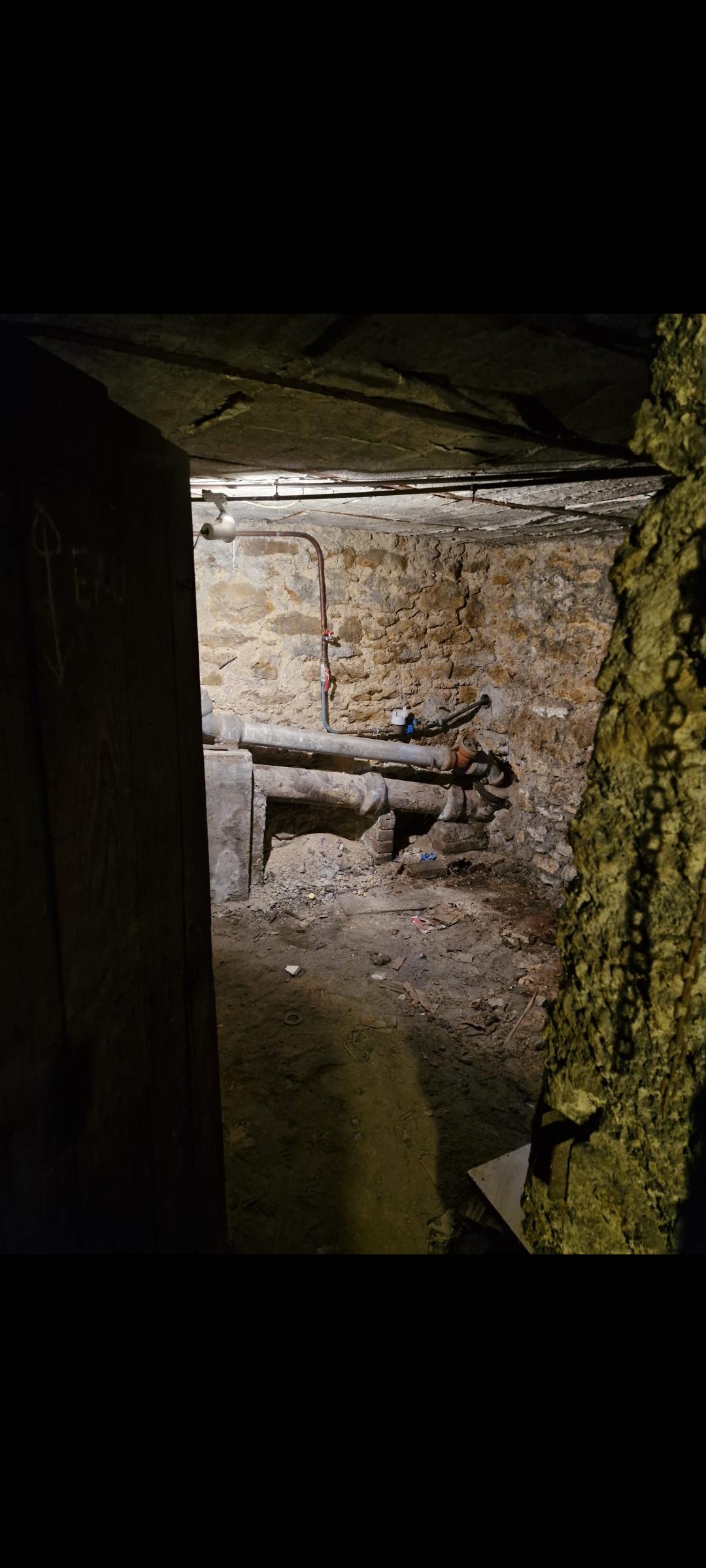 Cave sous terraine