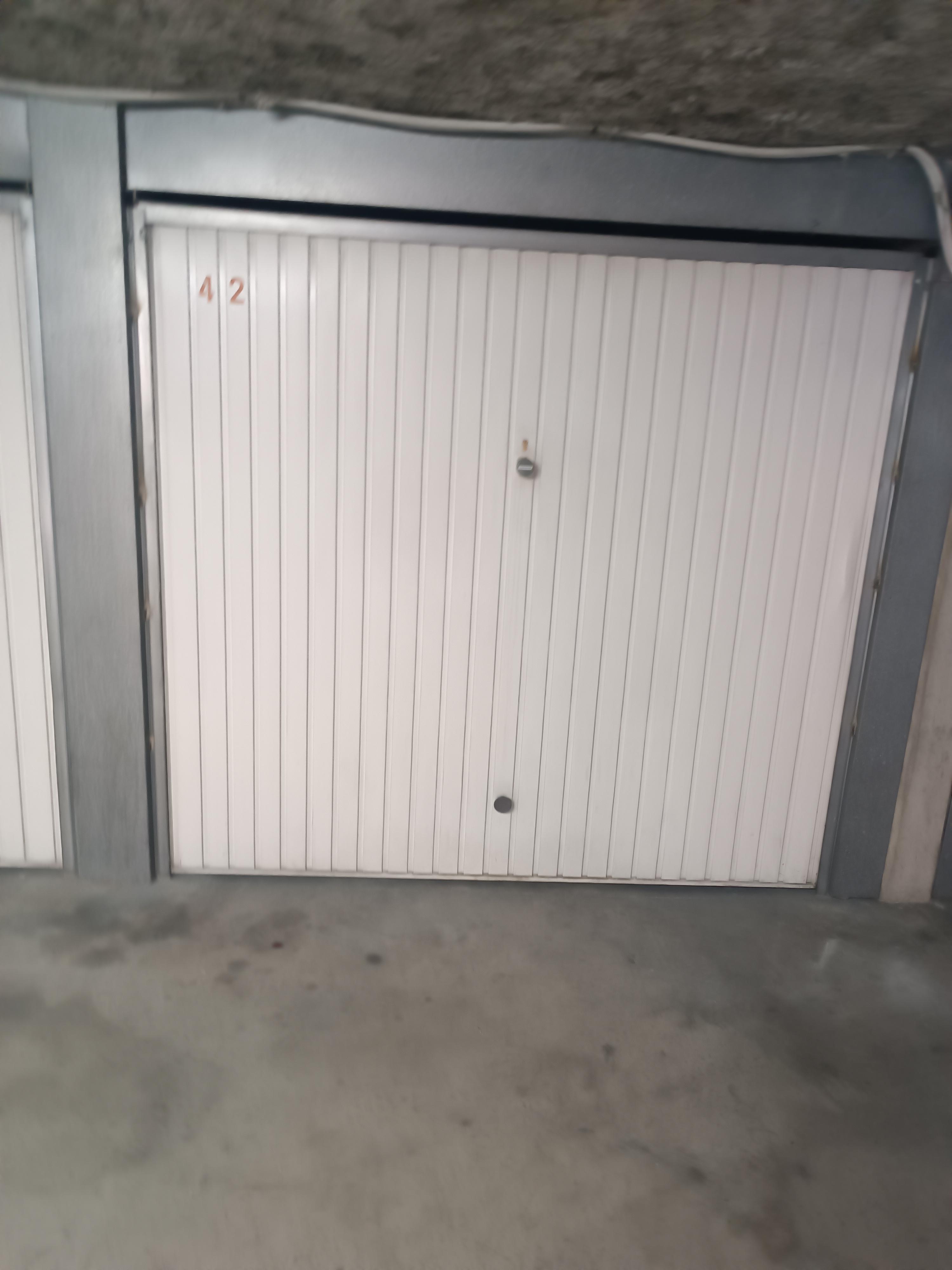 INTRA - Location d'un garage de 12m² pour