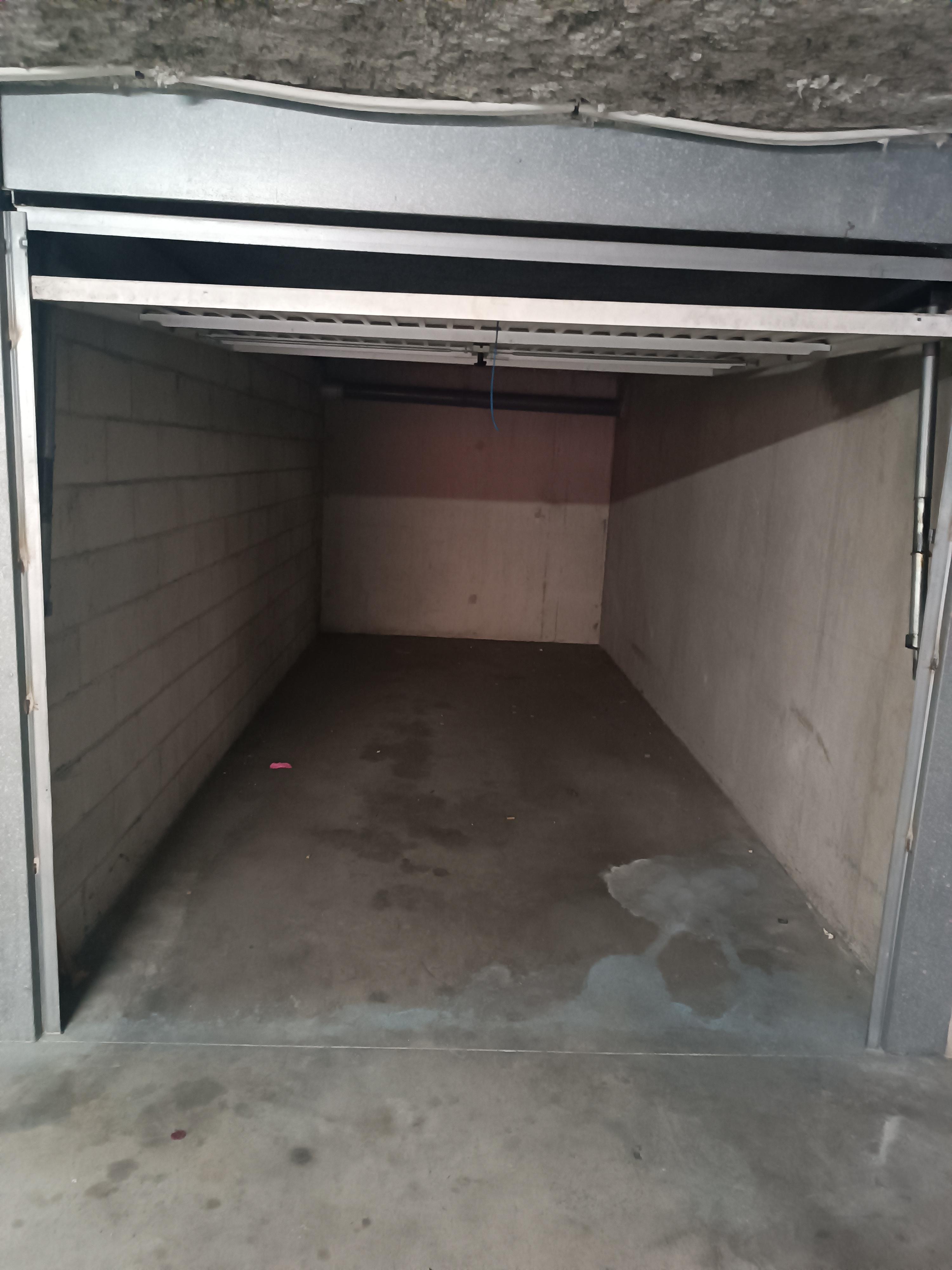 INTRA - Location d'un garage de 12m² pour