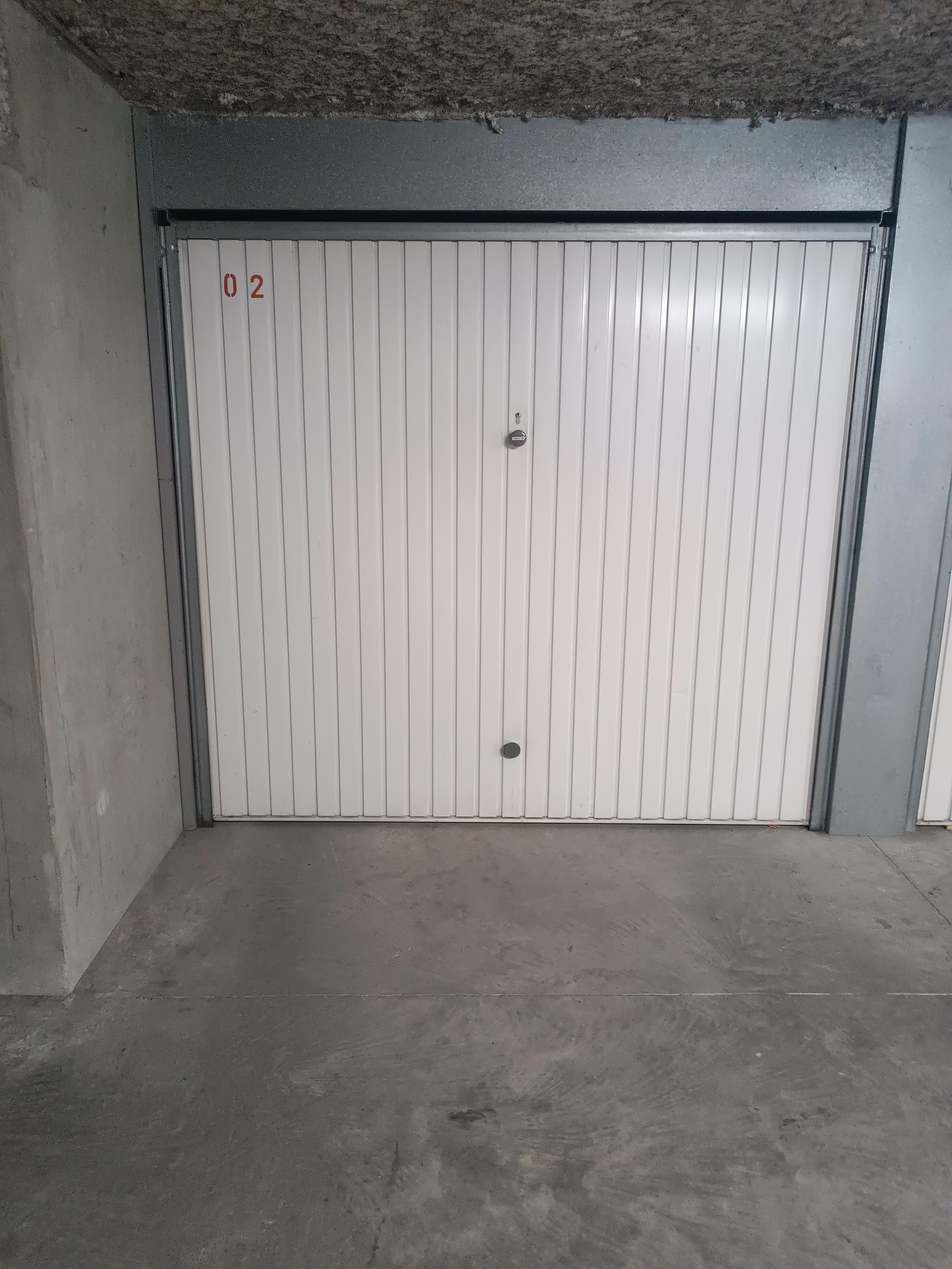 INTRA - Garage privé à louer pour stationnement