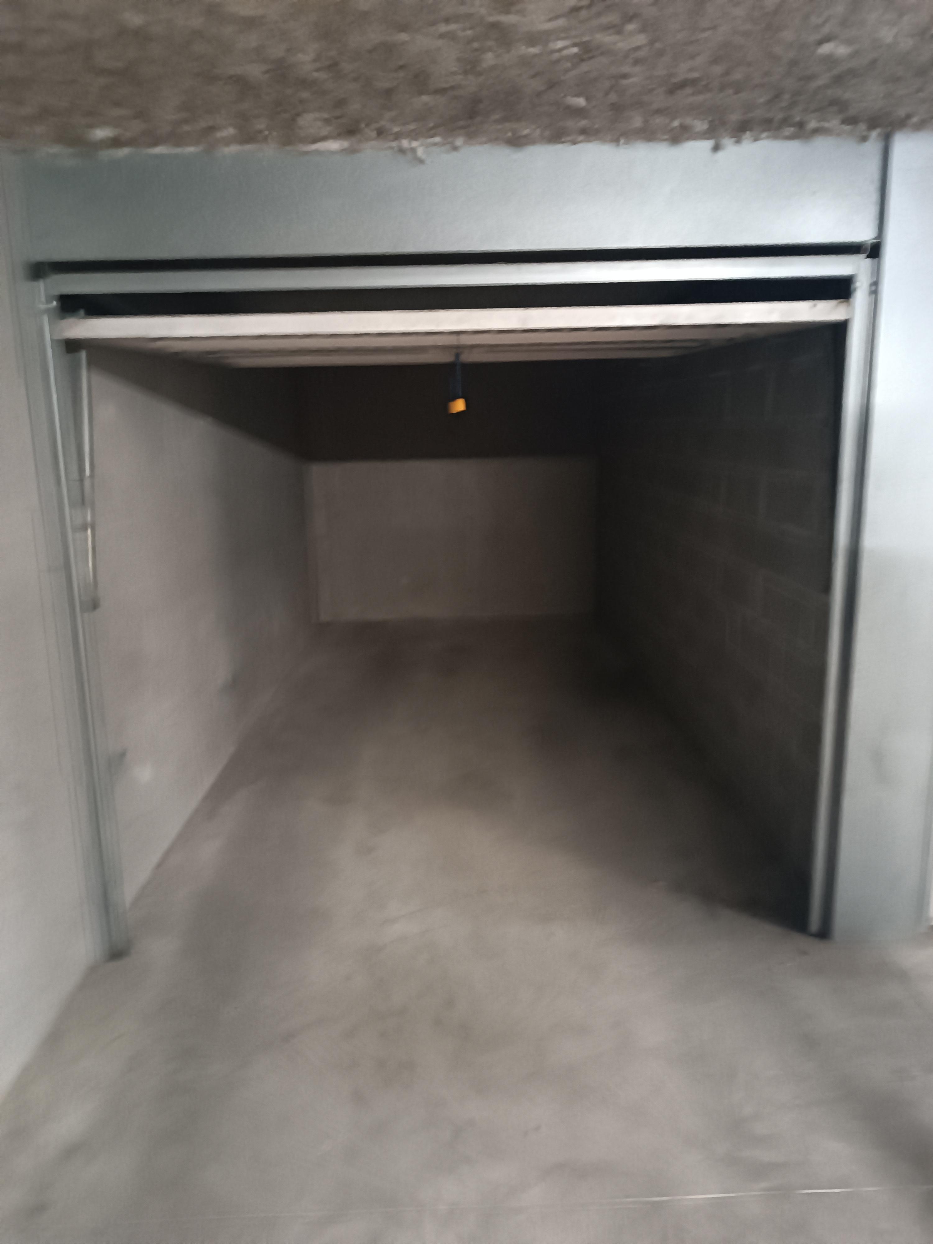INTRA - Garage privé à louer pour stationnement