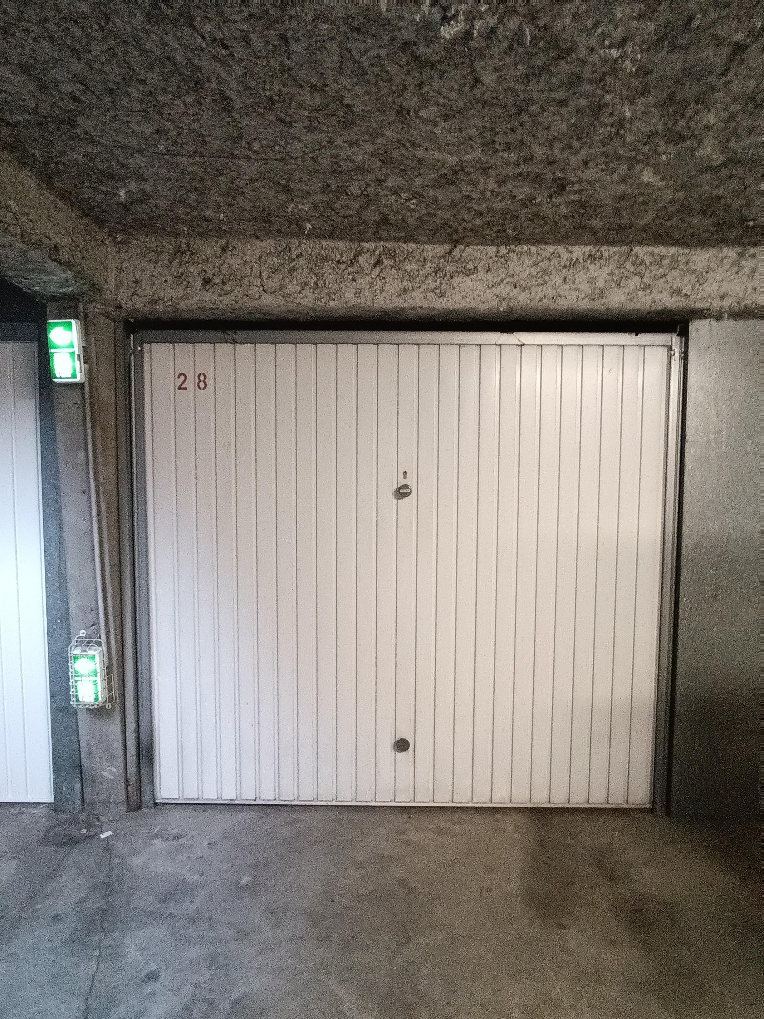 INTRA- Garage sécurisé à louer pour stationnement sur