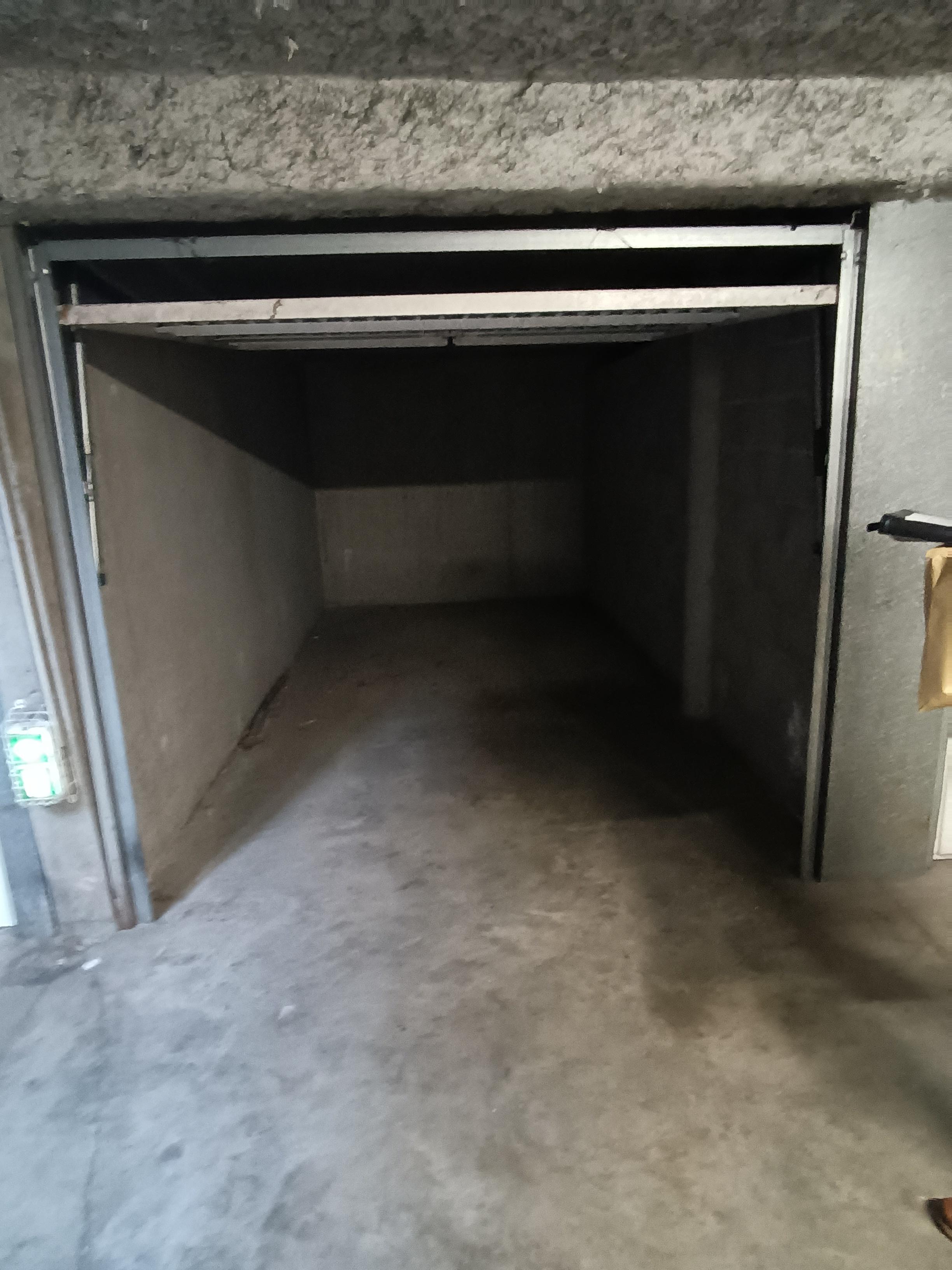 INTRA- Garage sécurisé à louer pour stationnement sur