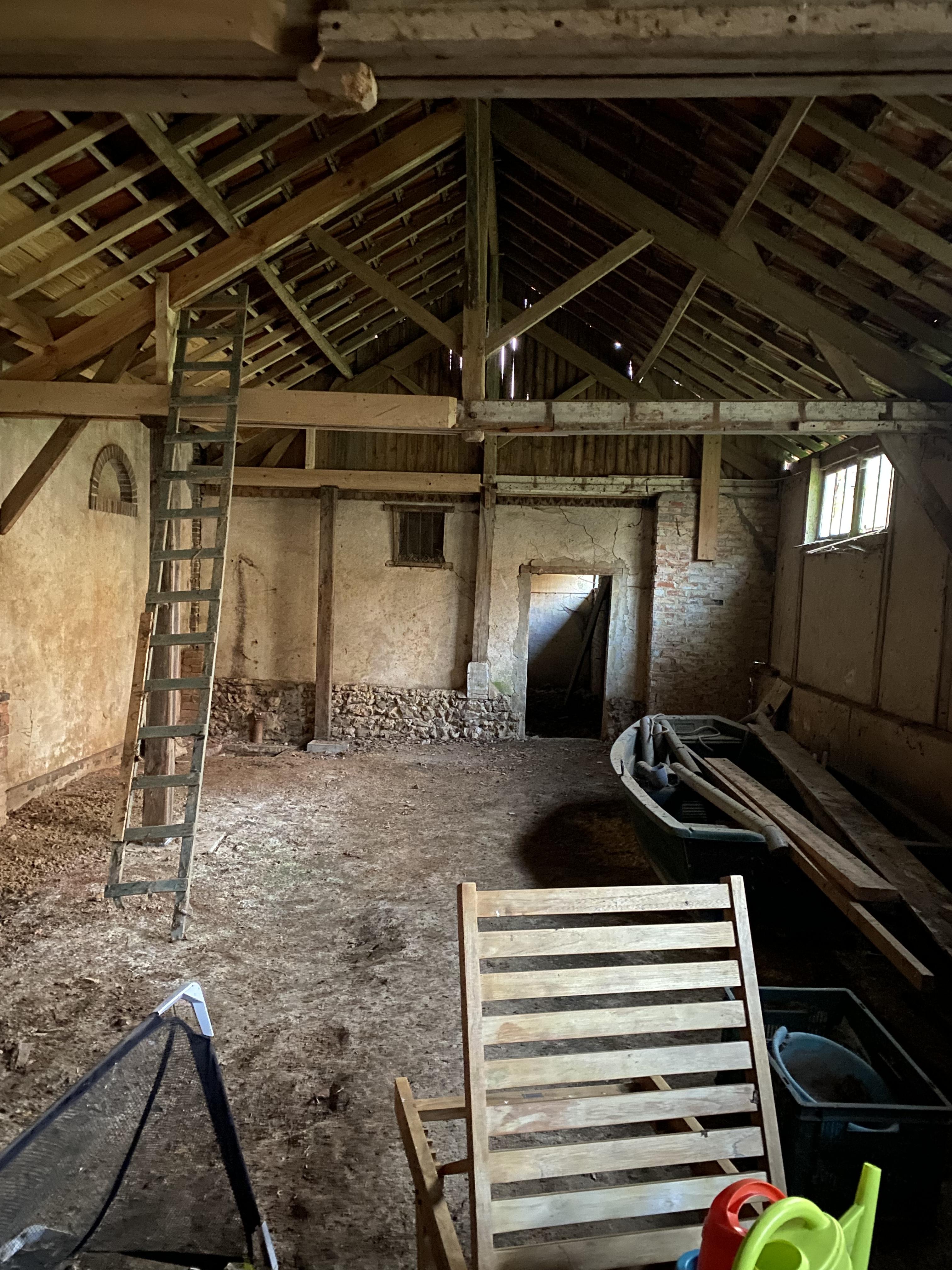 Garage couvert et fermé