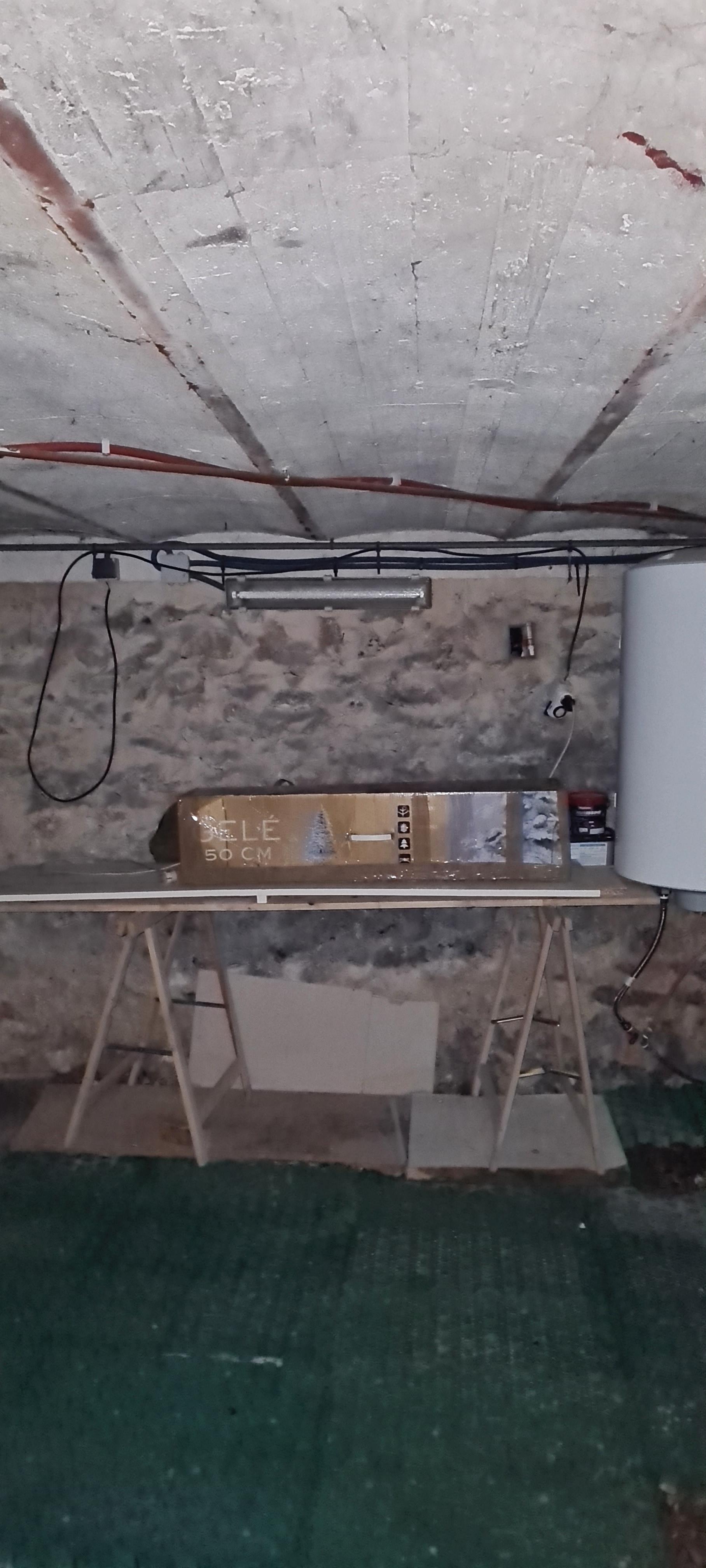 Cave semi enterrée 10m2