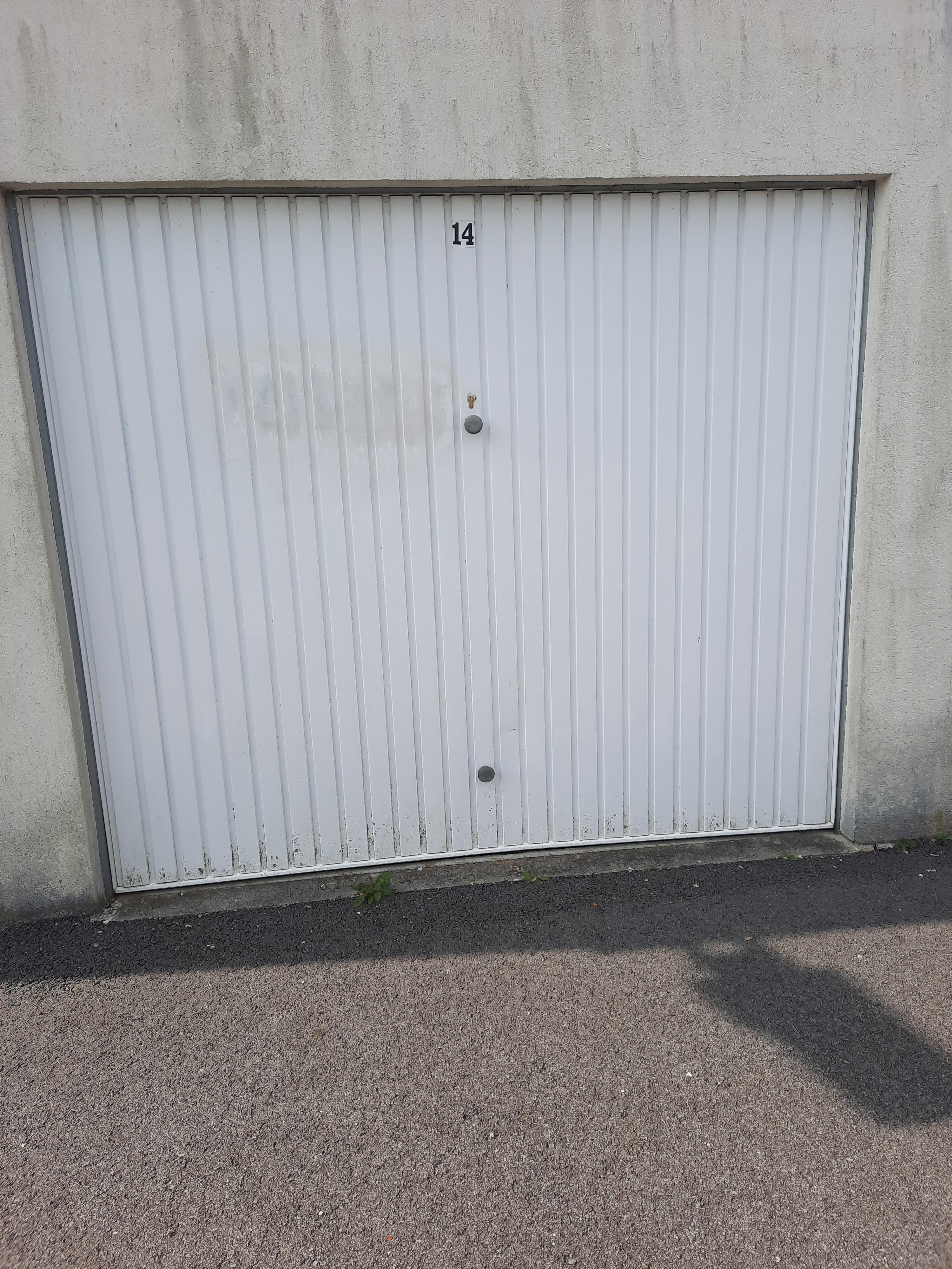 Garage à louer pour stockage ou stationnement véhicule