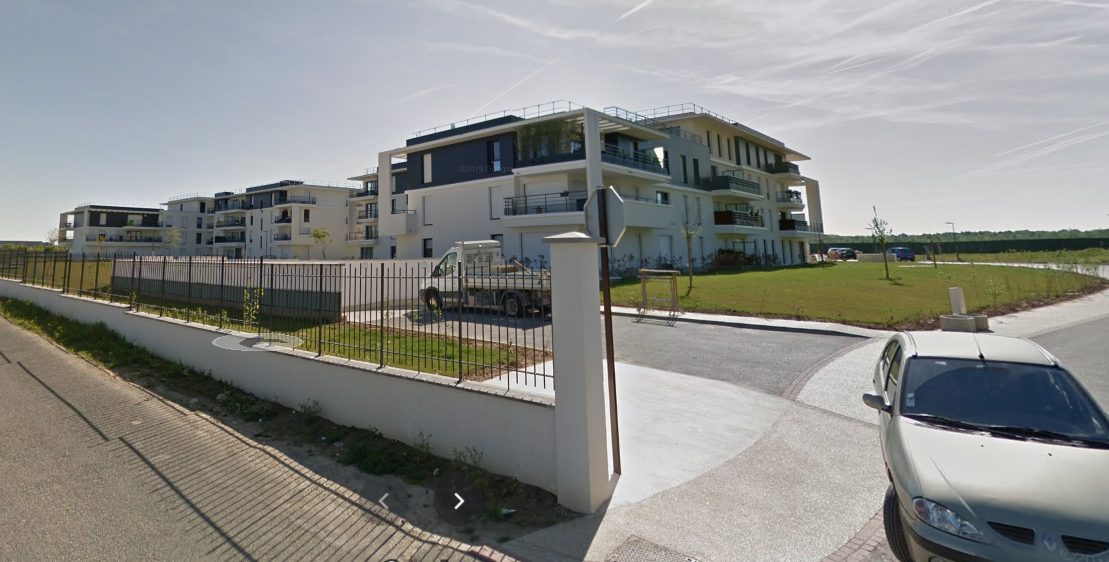 TRES GRAND BOX de 18 m2 environ à