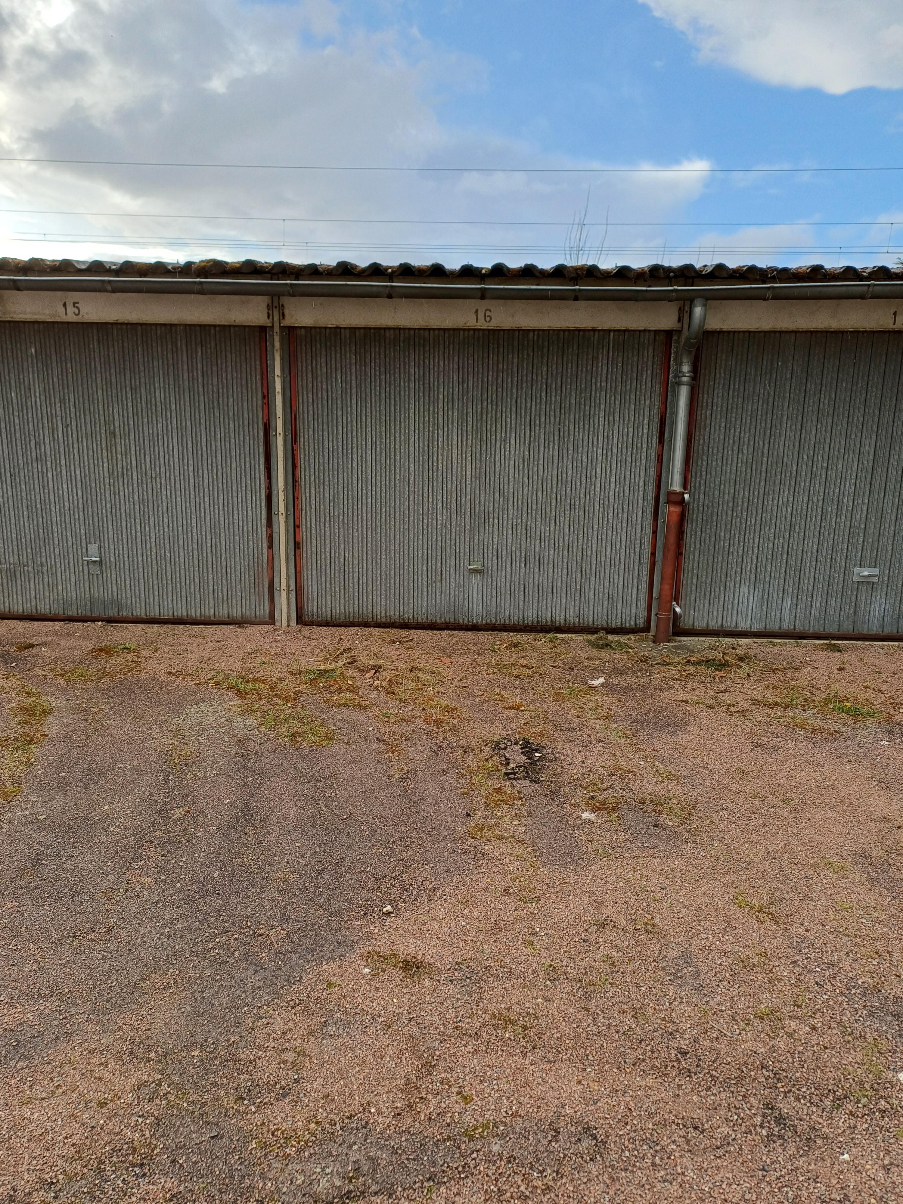 Garage pour stockage à Nogent-sur-Vernisson