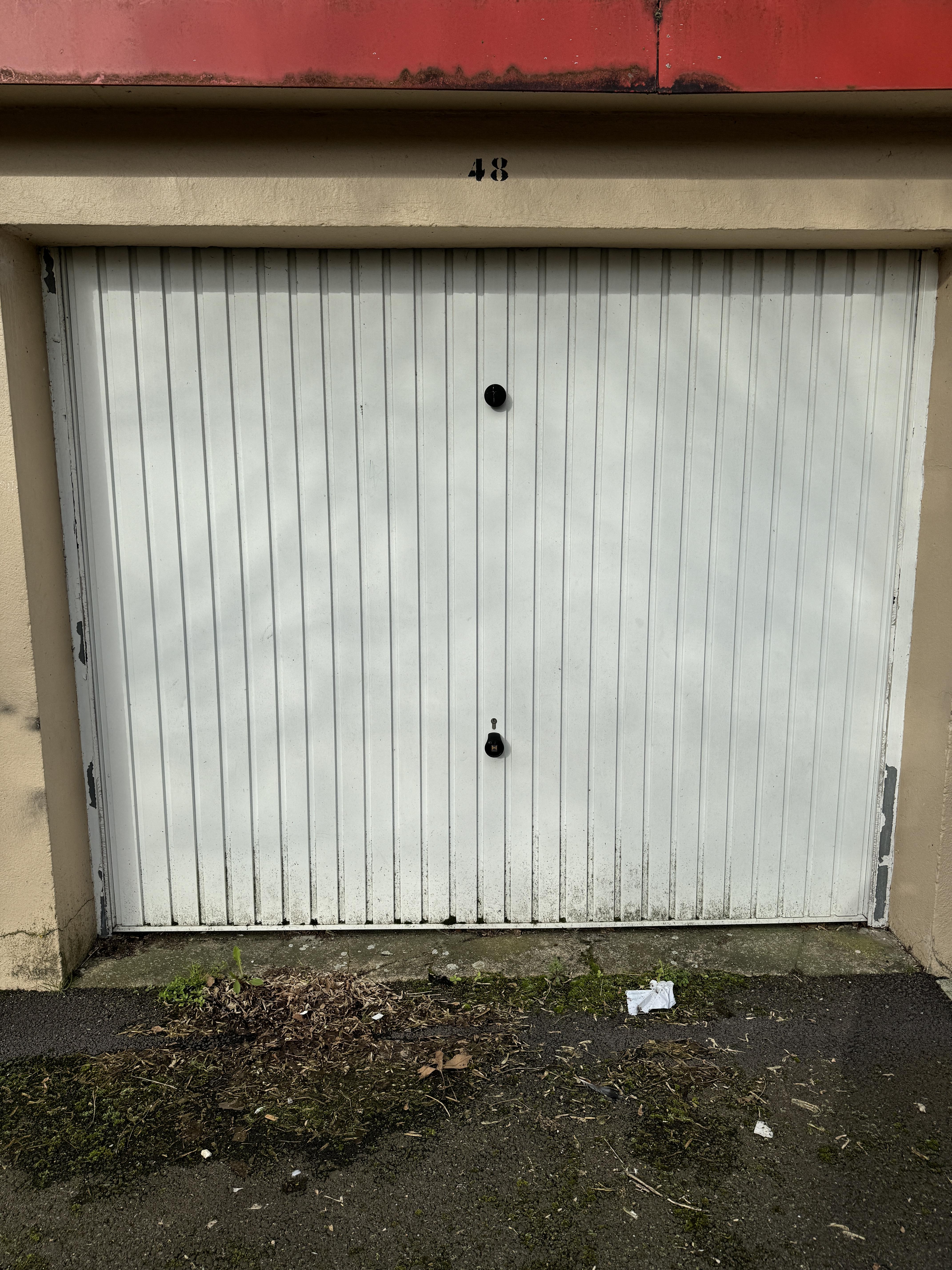 Espace de stockage de 14m² : Parking /