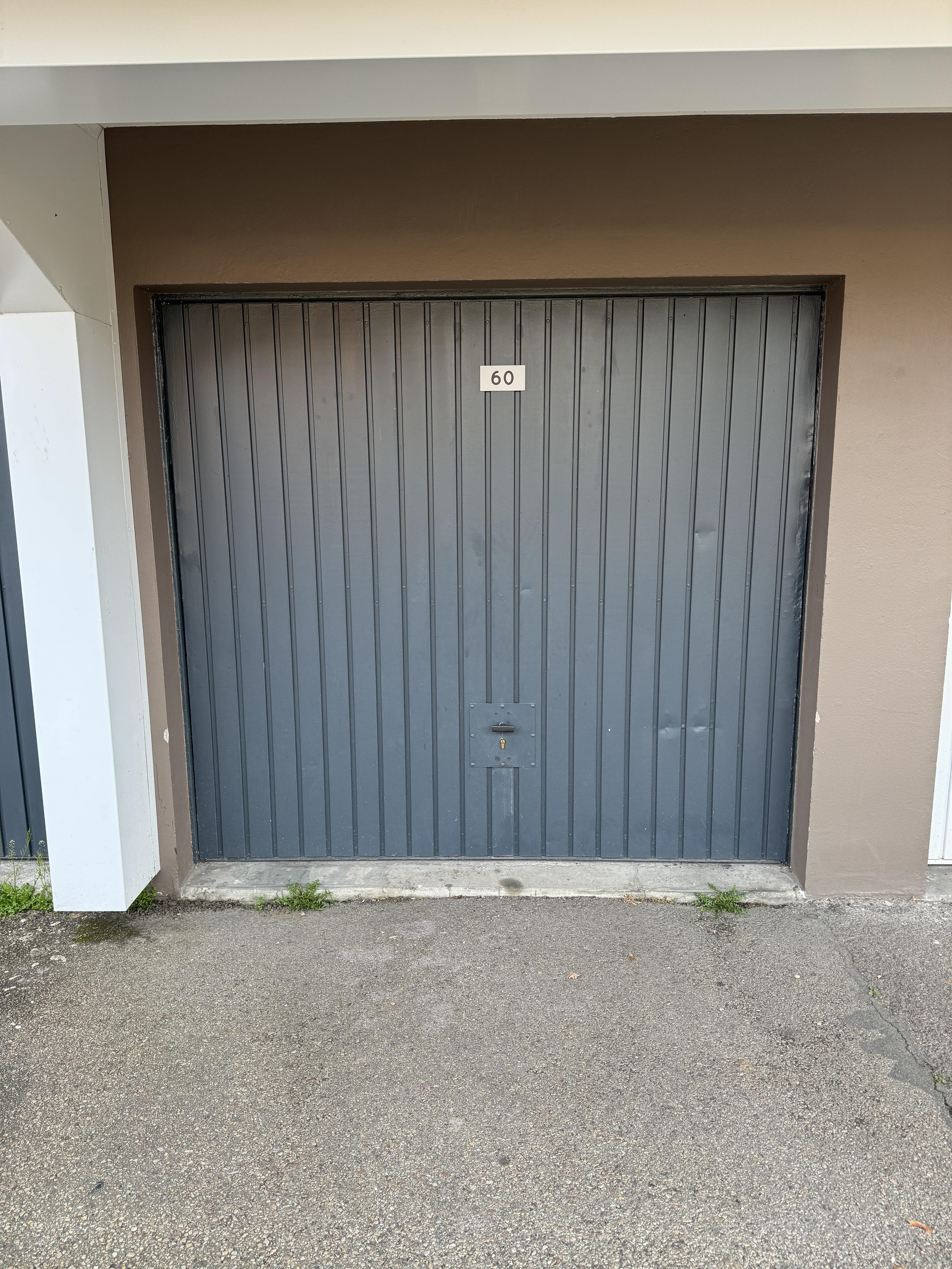 Garage fermé pour stationnement - périphérie de Rouen