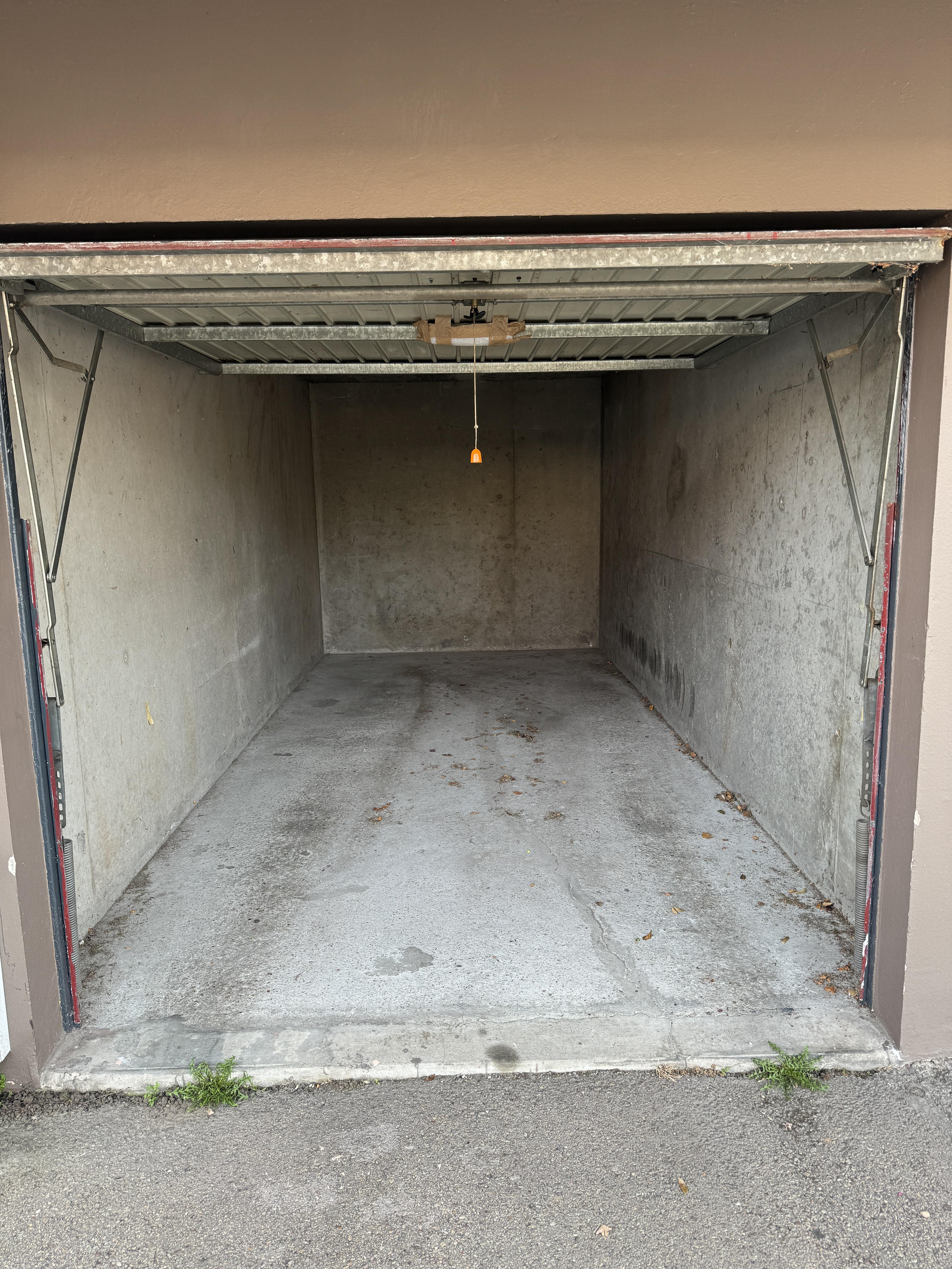 Garage fermé pour stationnement - périphérie de Rouen