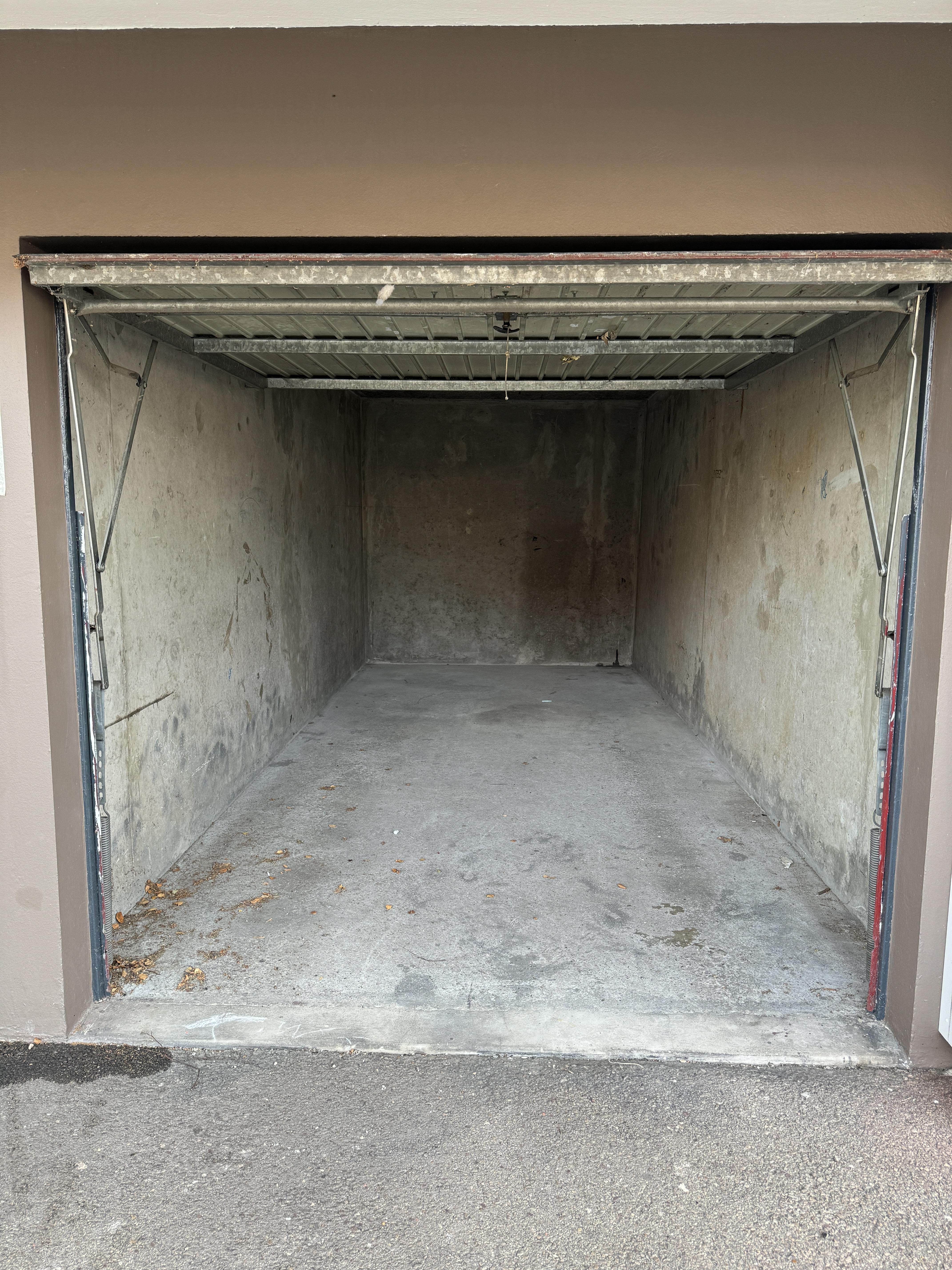 Garage / Stationnement / Oissel