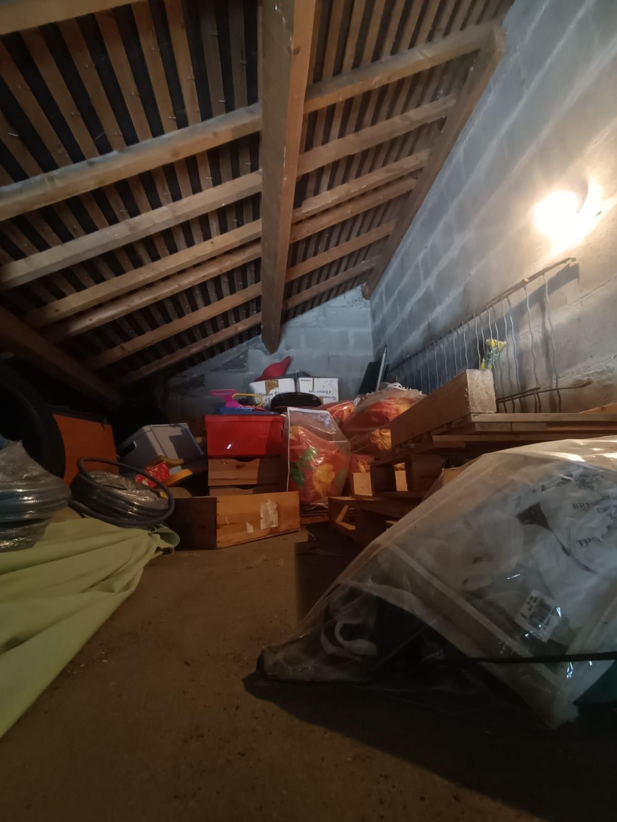 Mezzanine dans un garage.