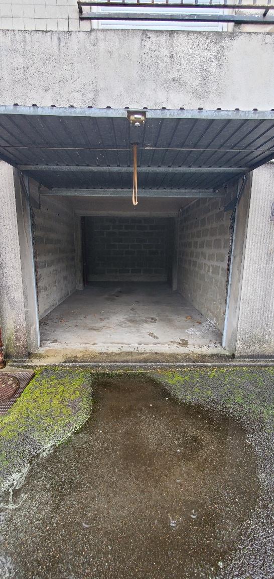 Garage fermé à louer