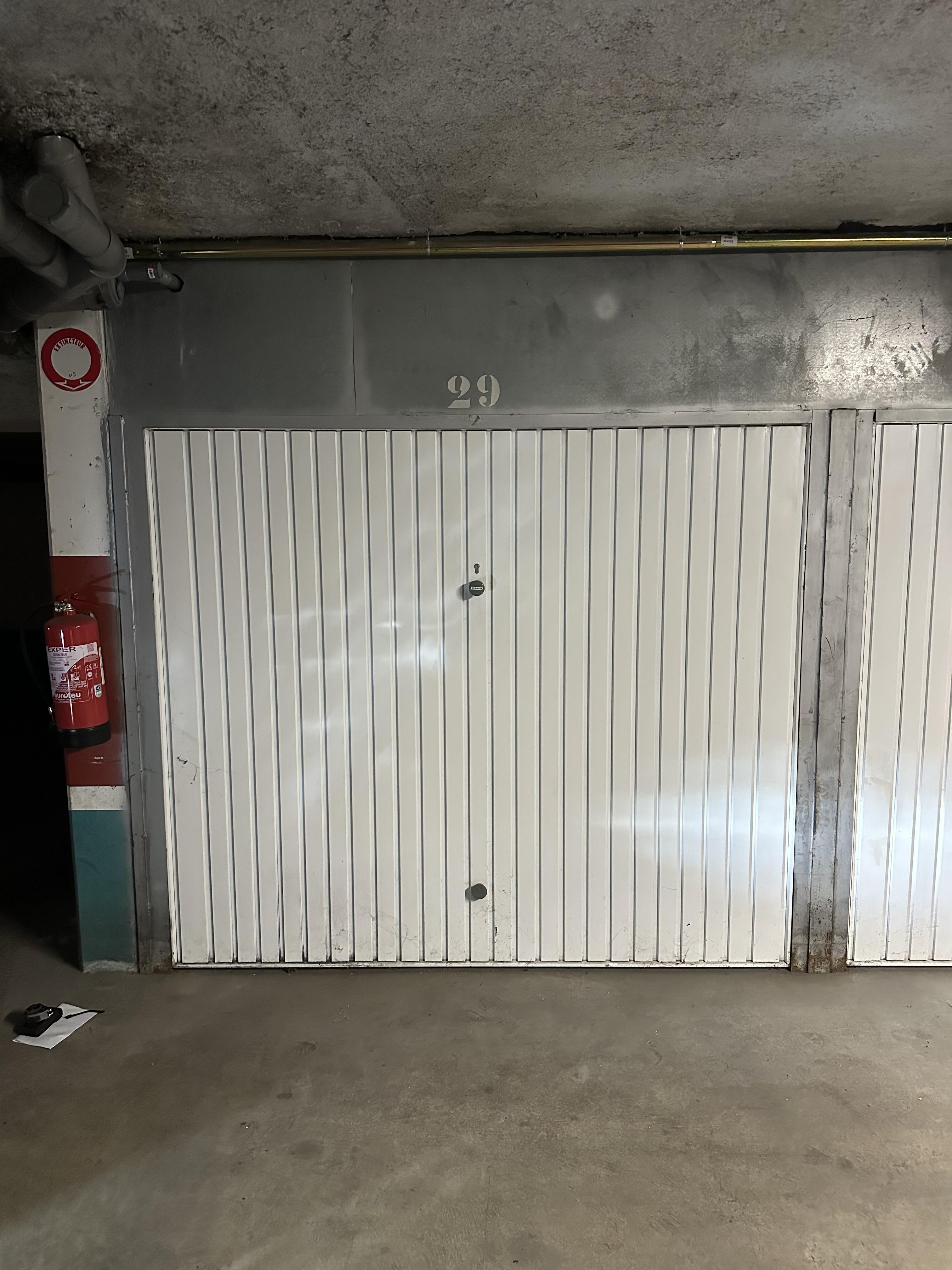 Garage / Parking privé de 12 m²
