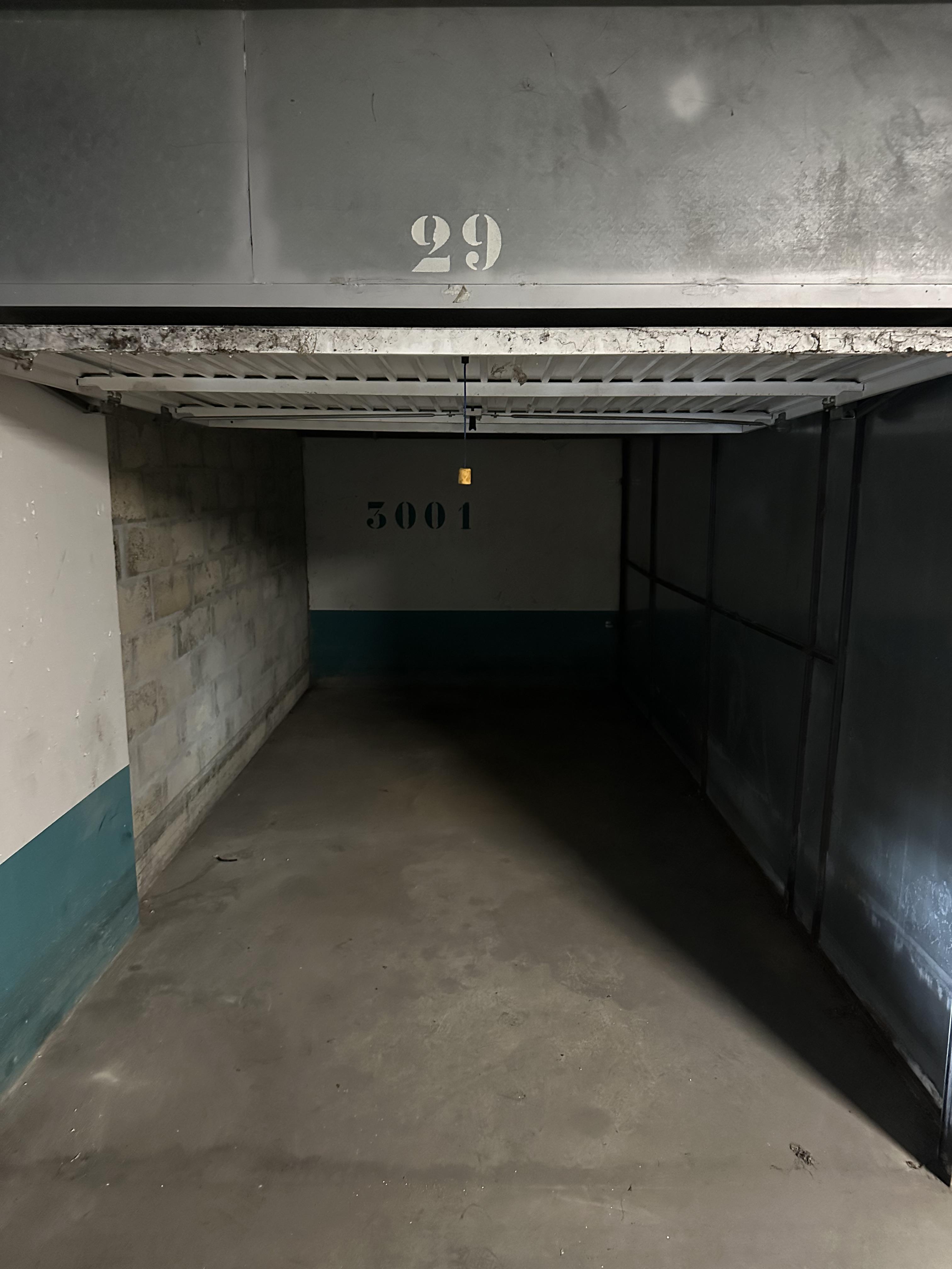 Garage / Parking privé de 12 m²