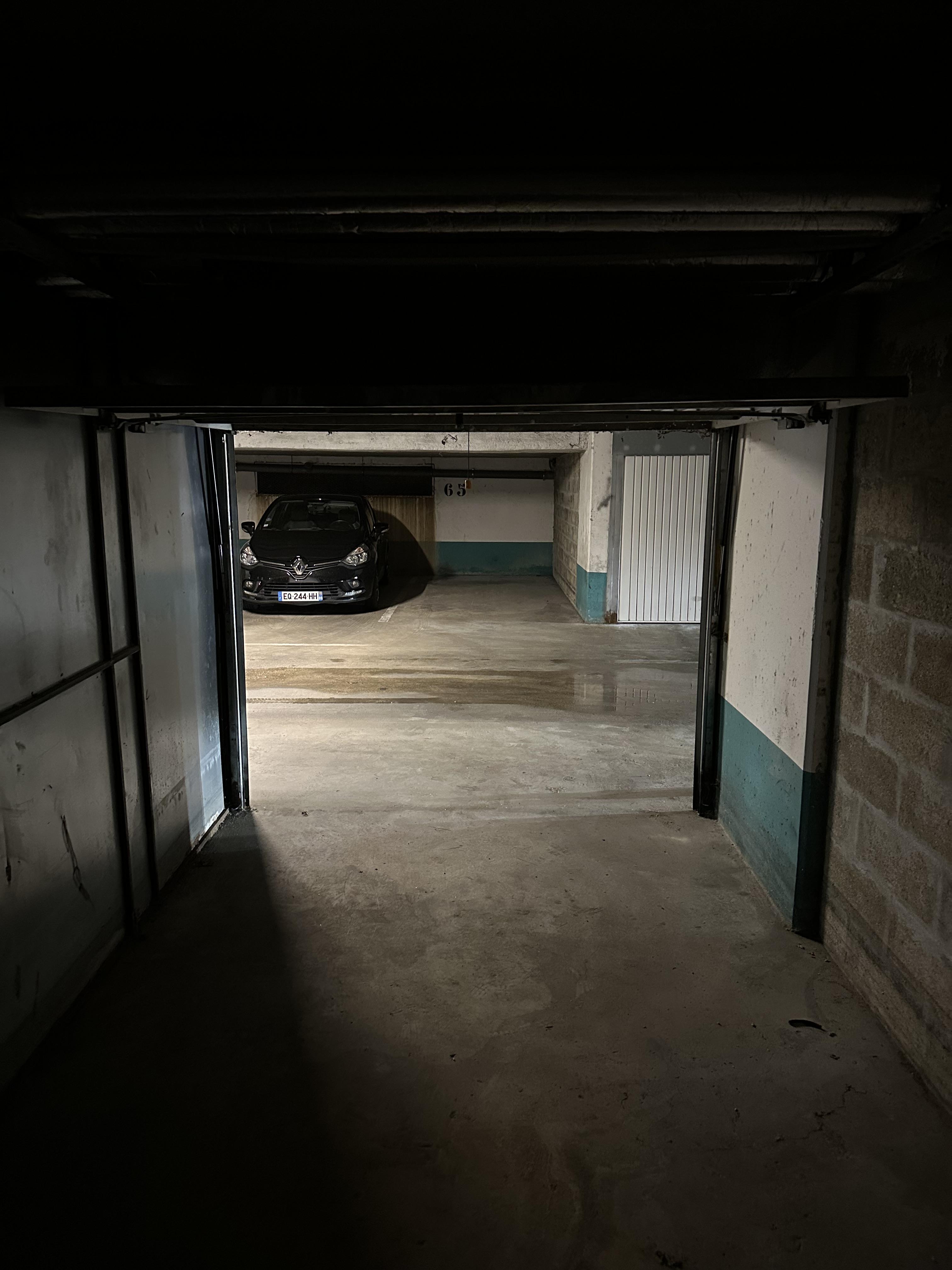 Garage / Parking privé de 12 m²