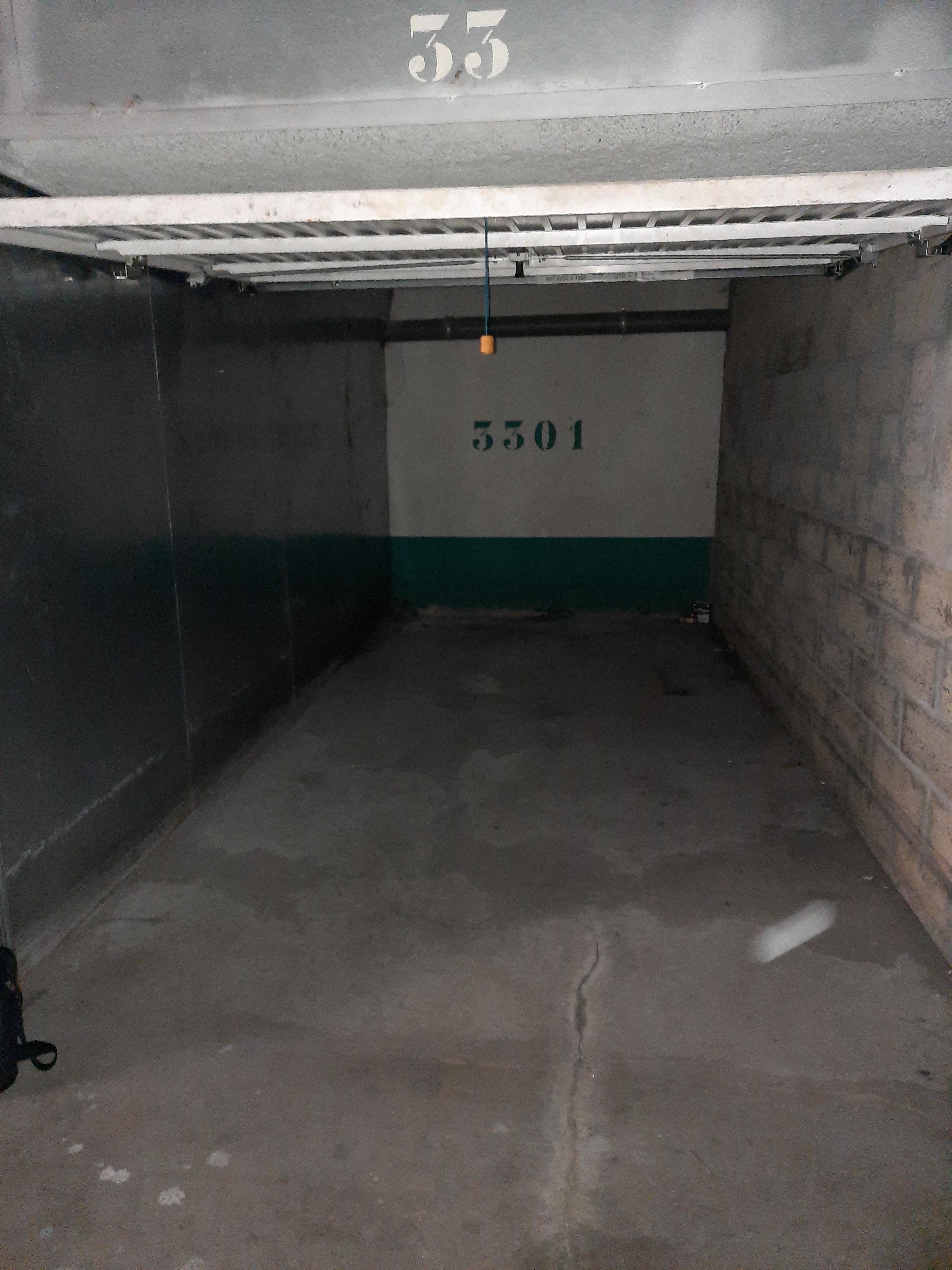 Garage fermé à louer de 12m²