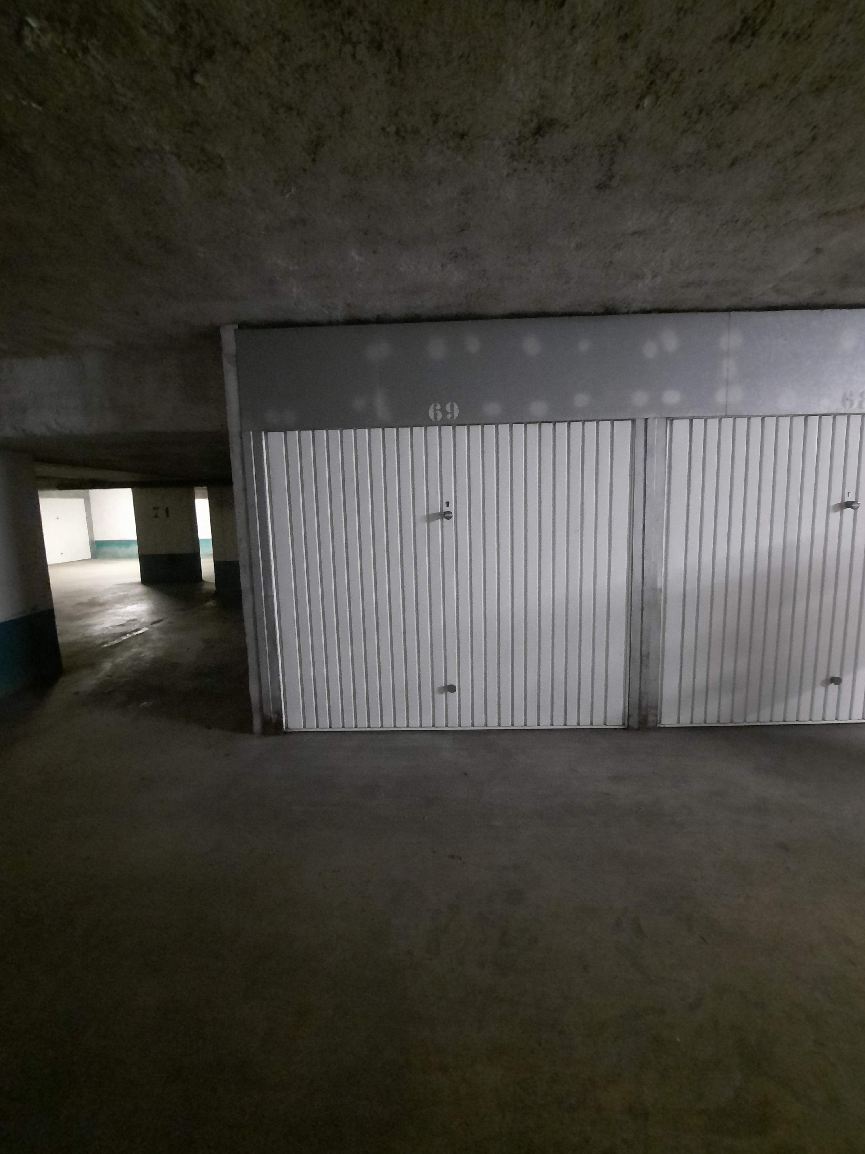 Garage privé à louer