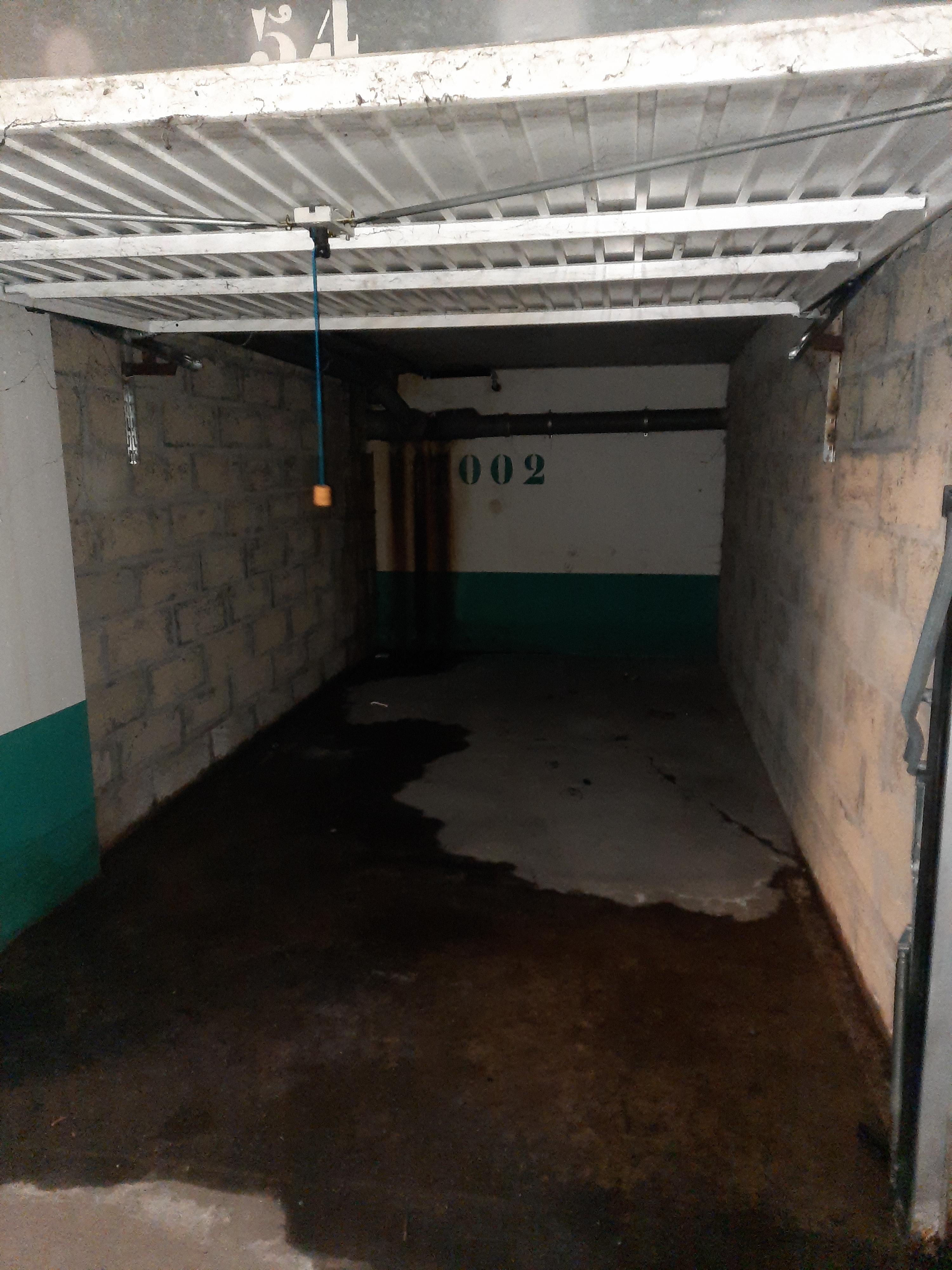 Garage privé à louer