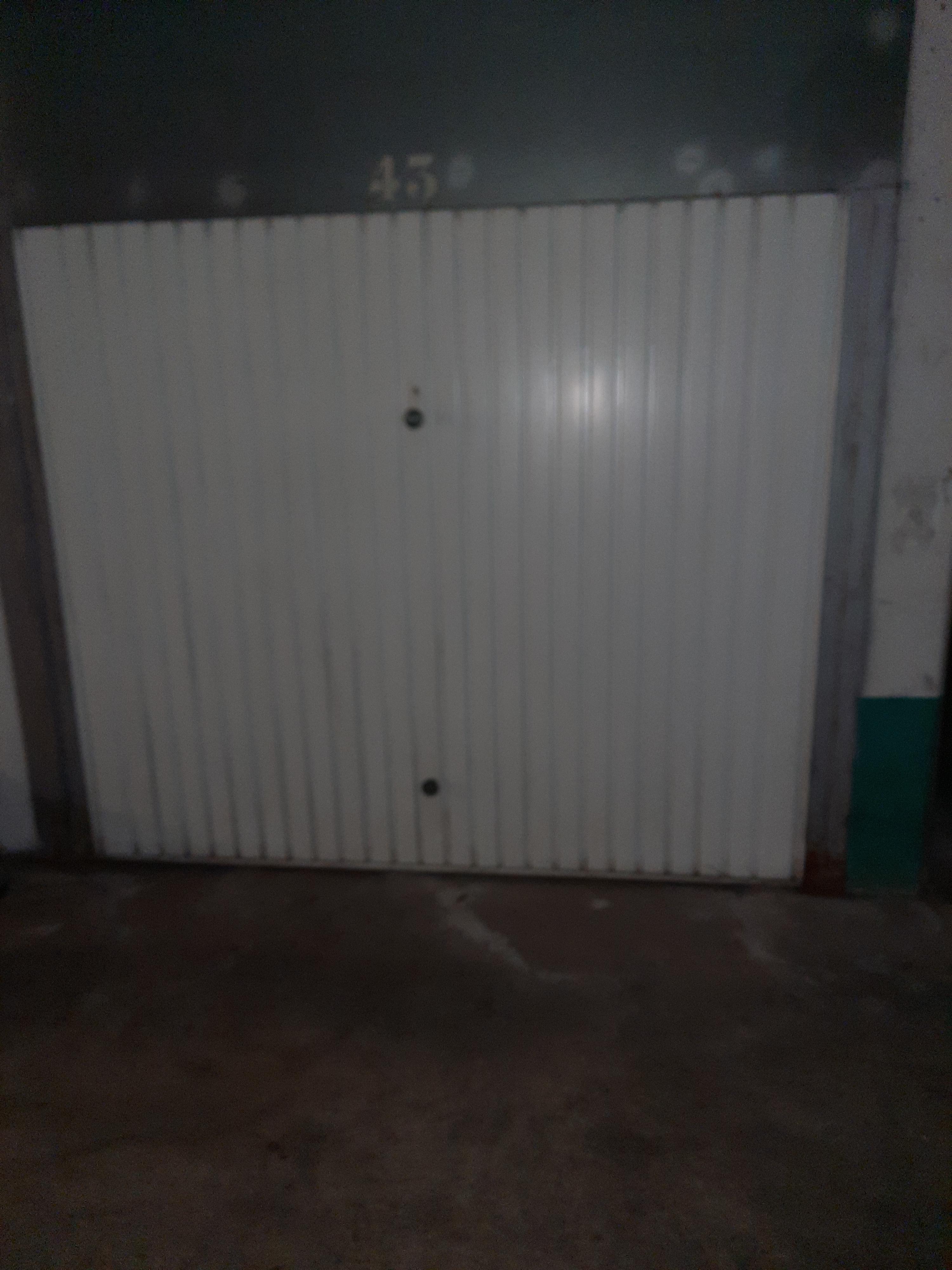 Box fermé pour stationnement