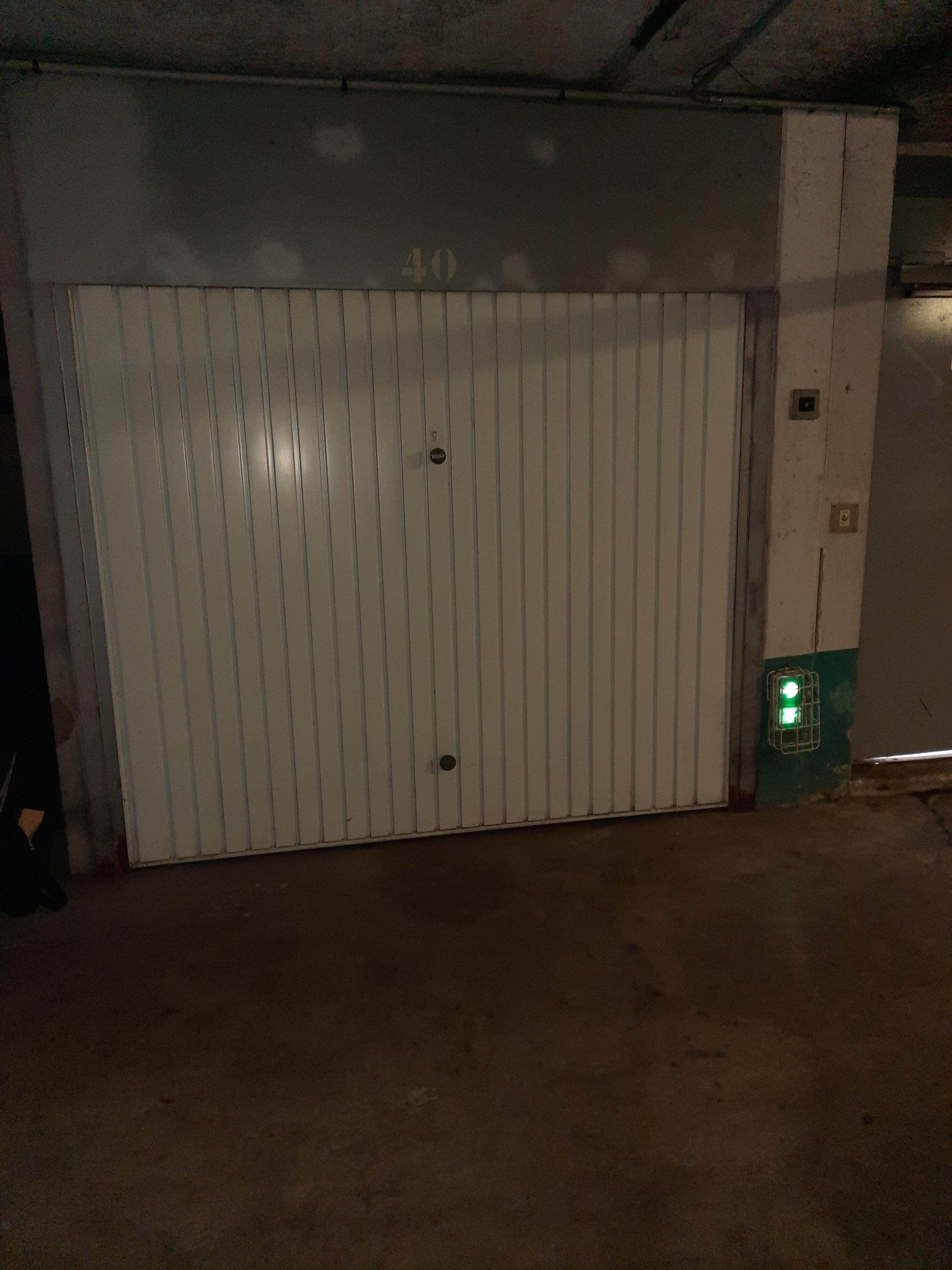 Espace de 12m² : stationnement