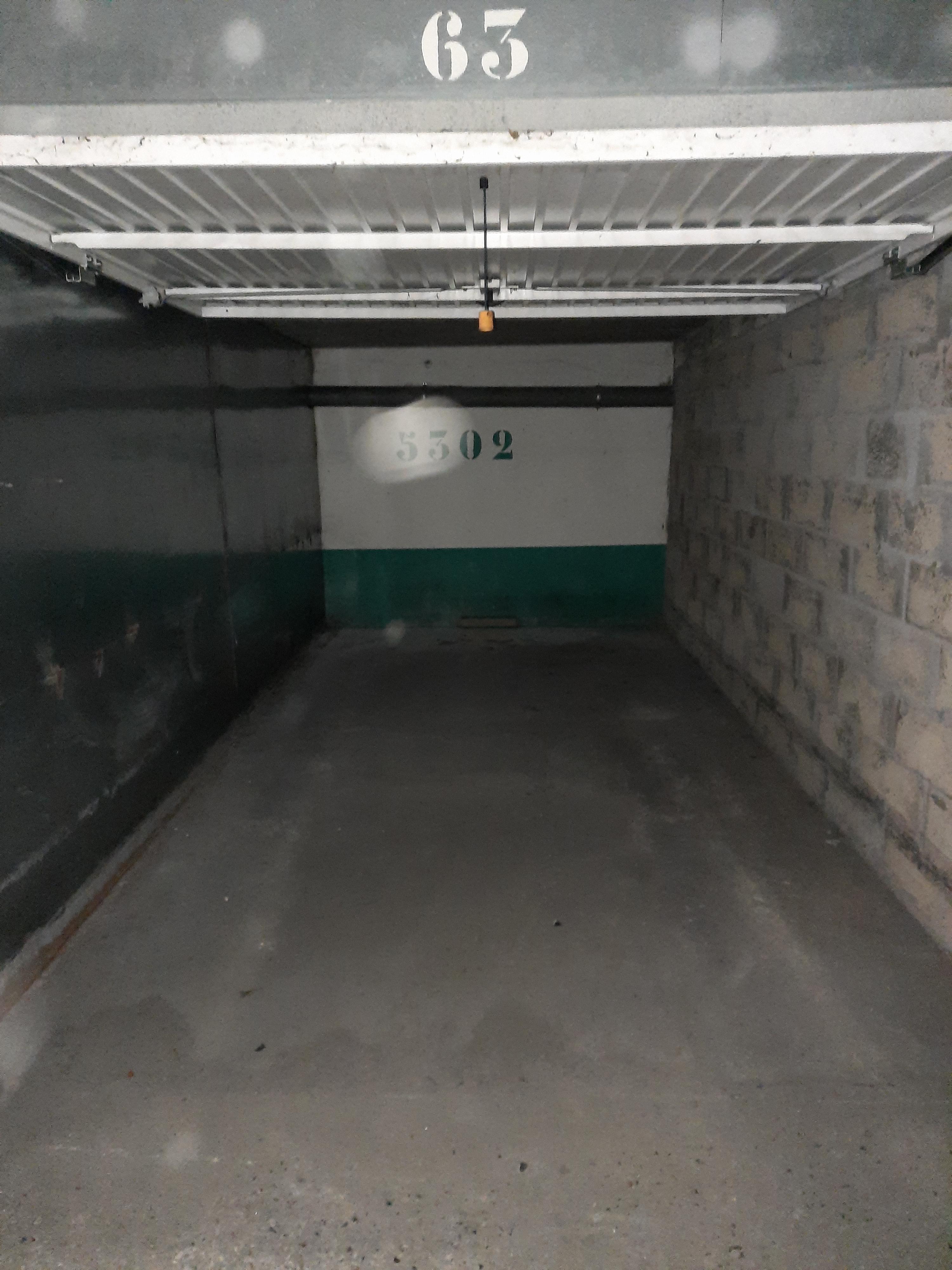 Location garage fermé de 12m²