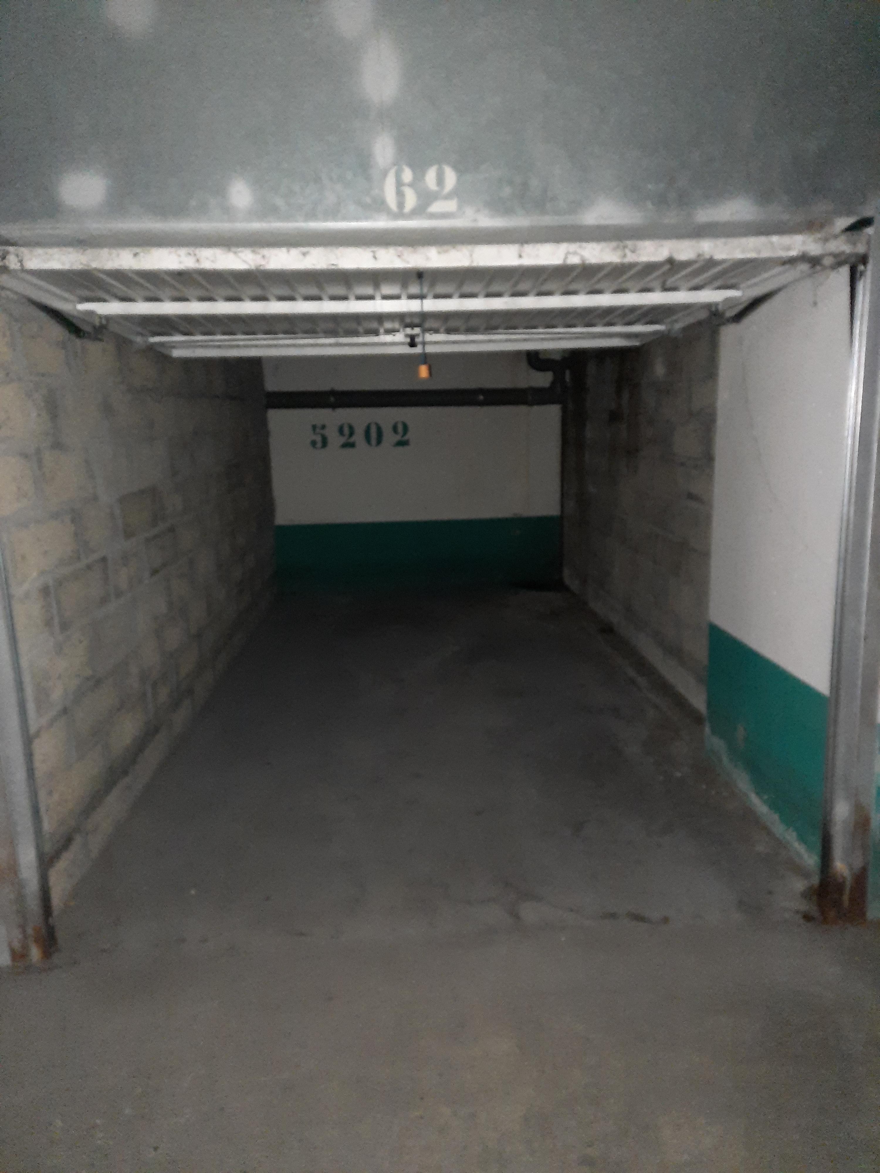 Location garage fermé de 12m²