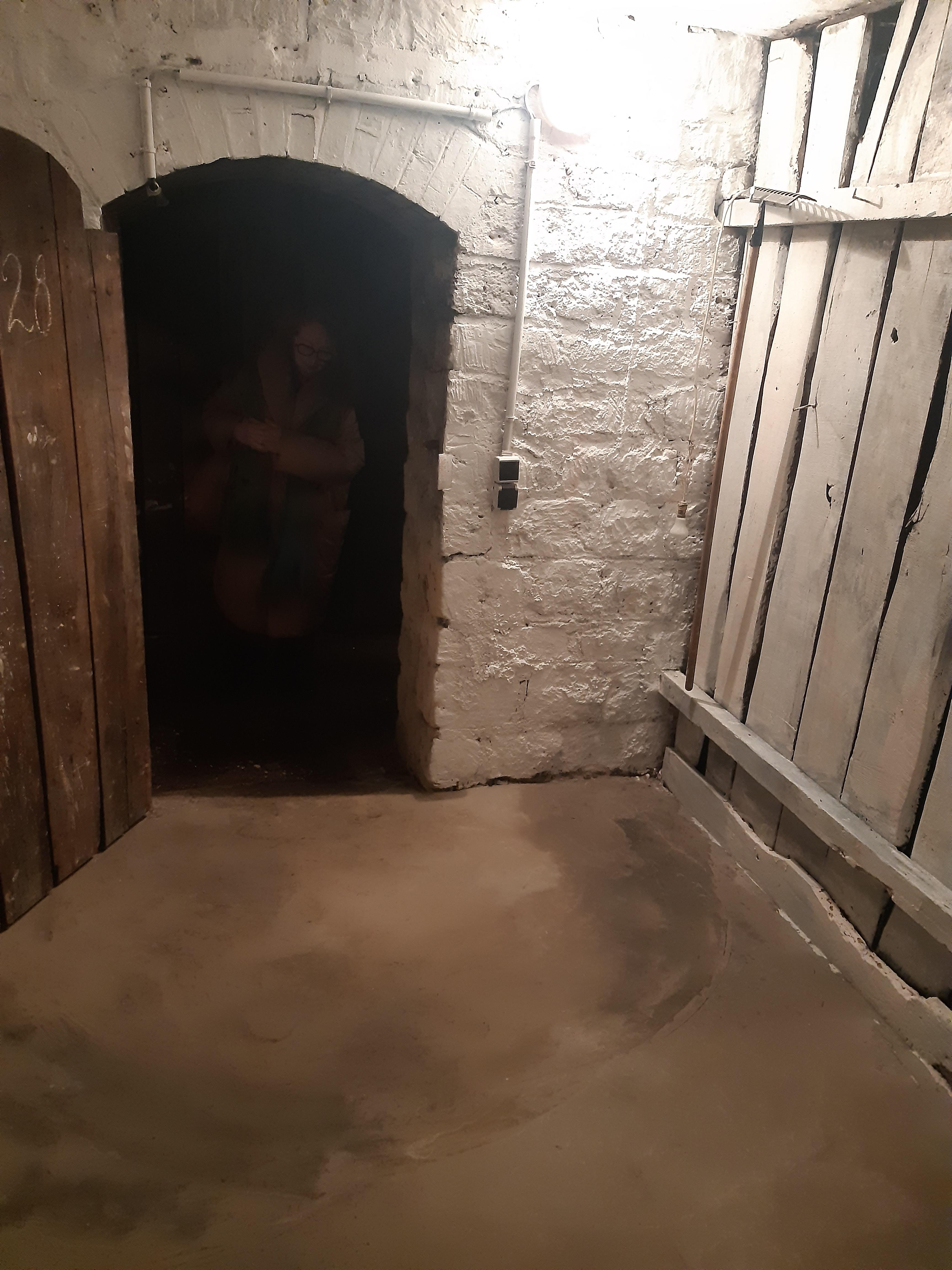 Cave rénovée 9 M2 Paris 8ème rue de