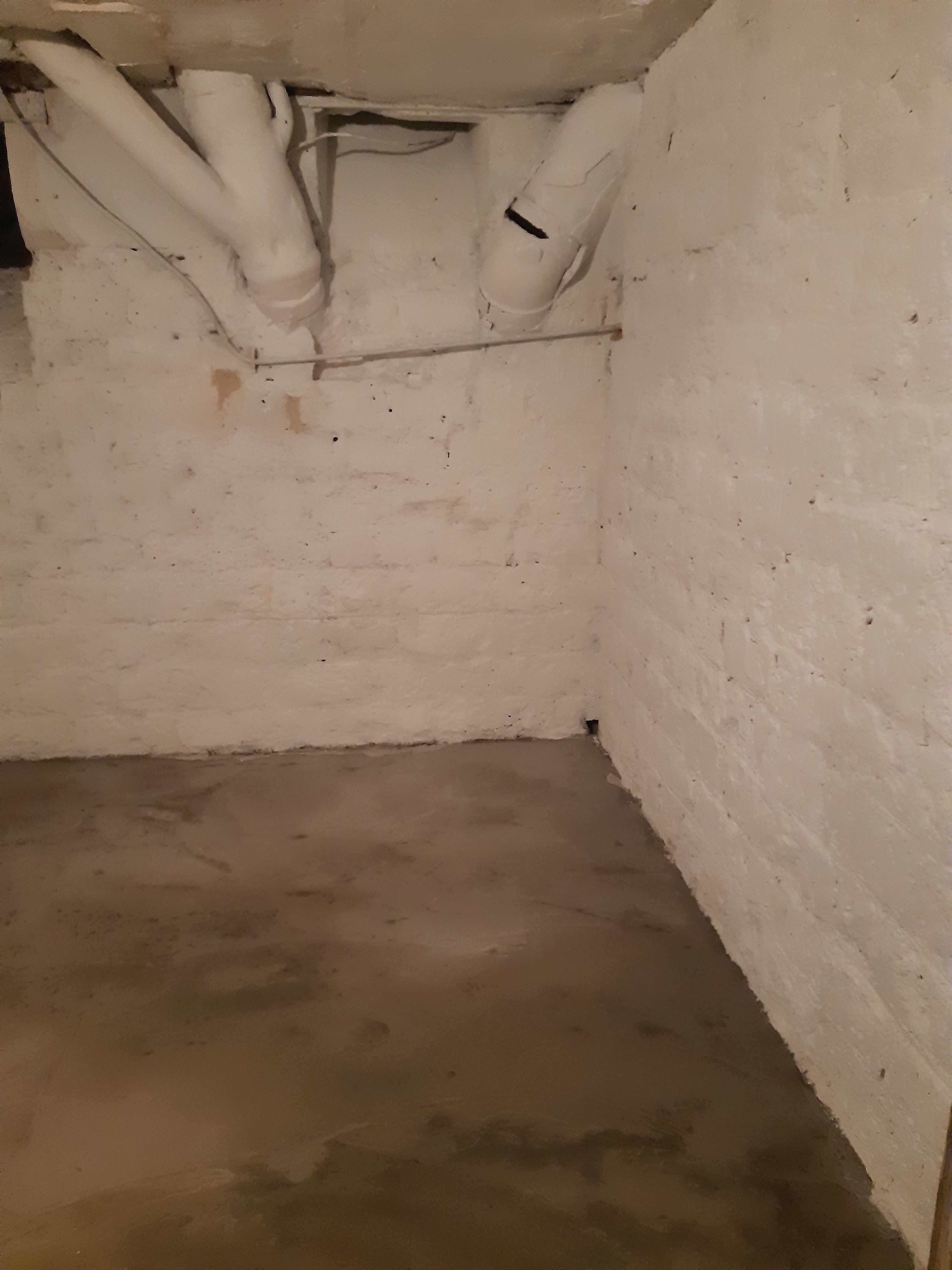 Cave rénovée 9 M2 Paris 8ème rue de