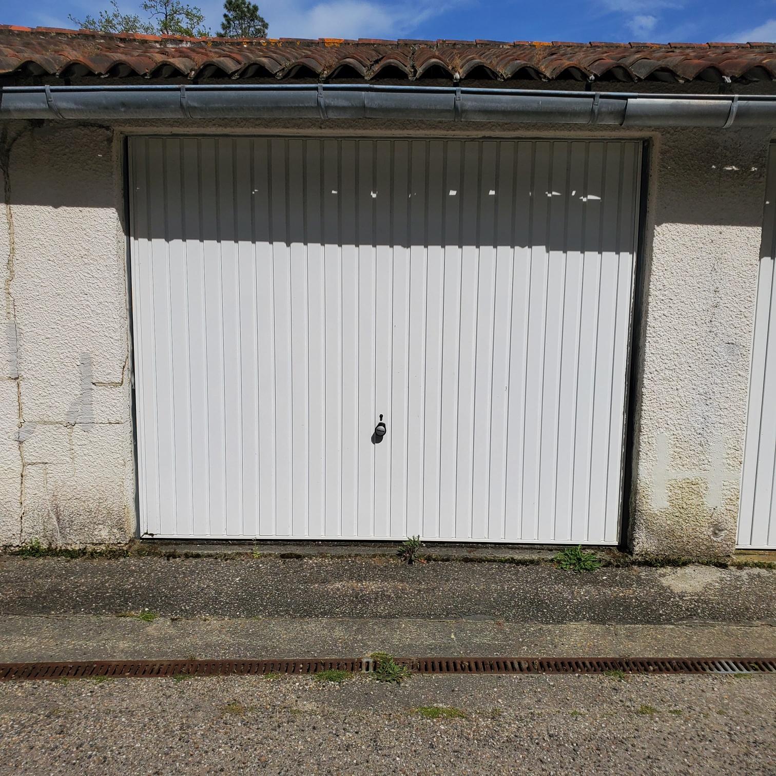 Grand garage/box à louer