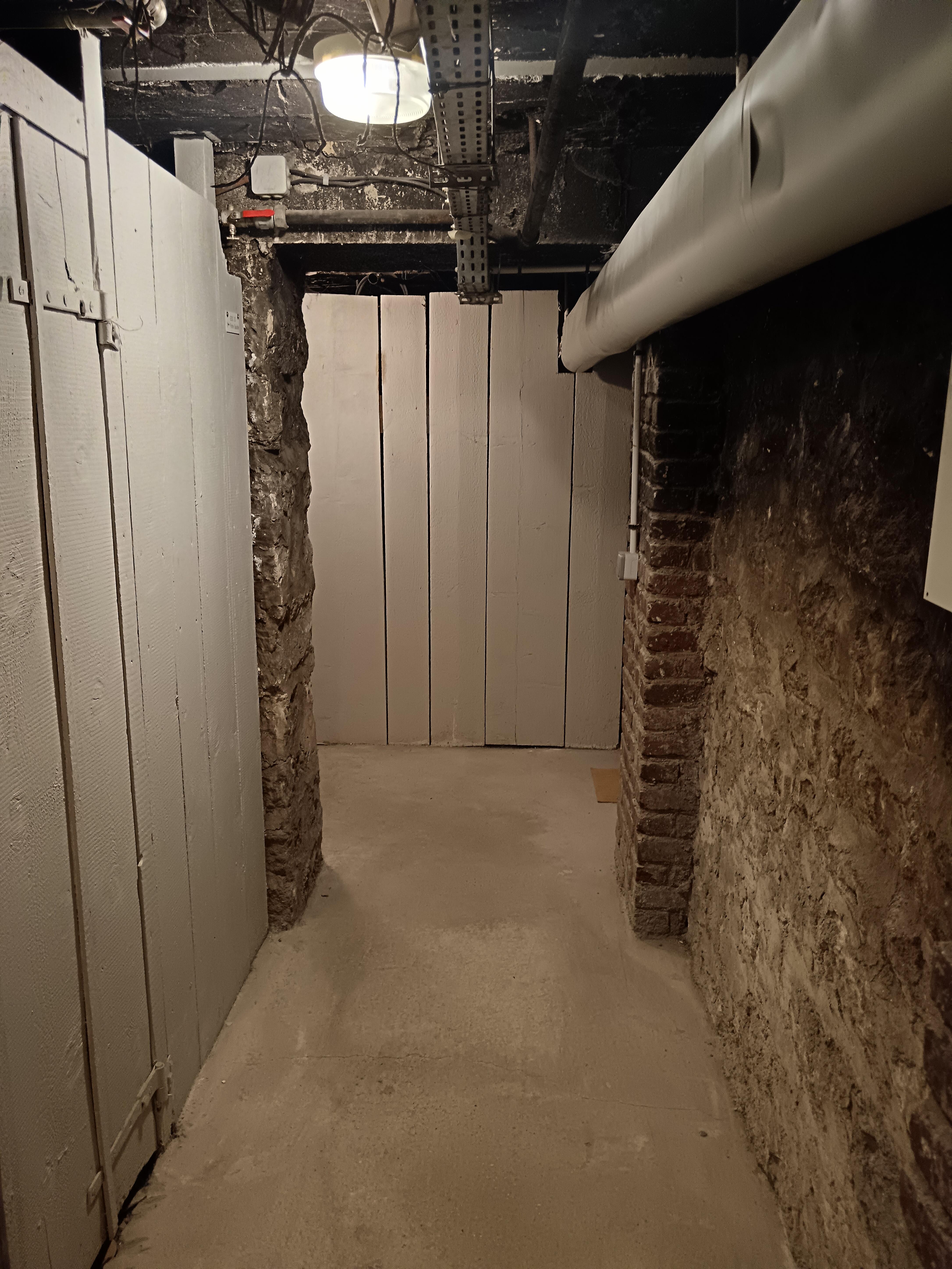 Cave saine pas d'humidité sur Boulogne. Stockage divers.