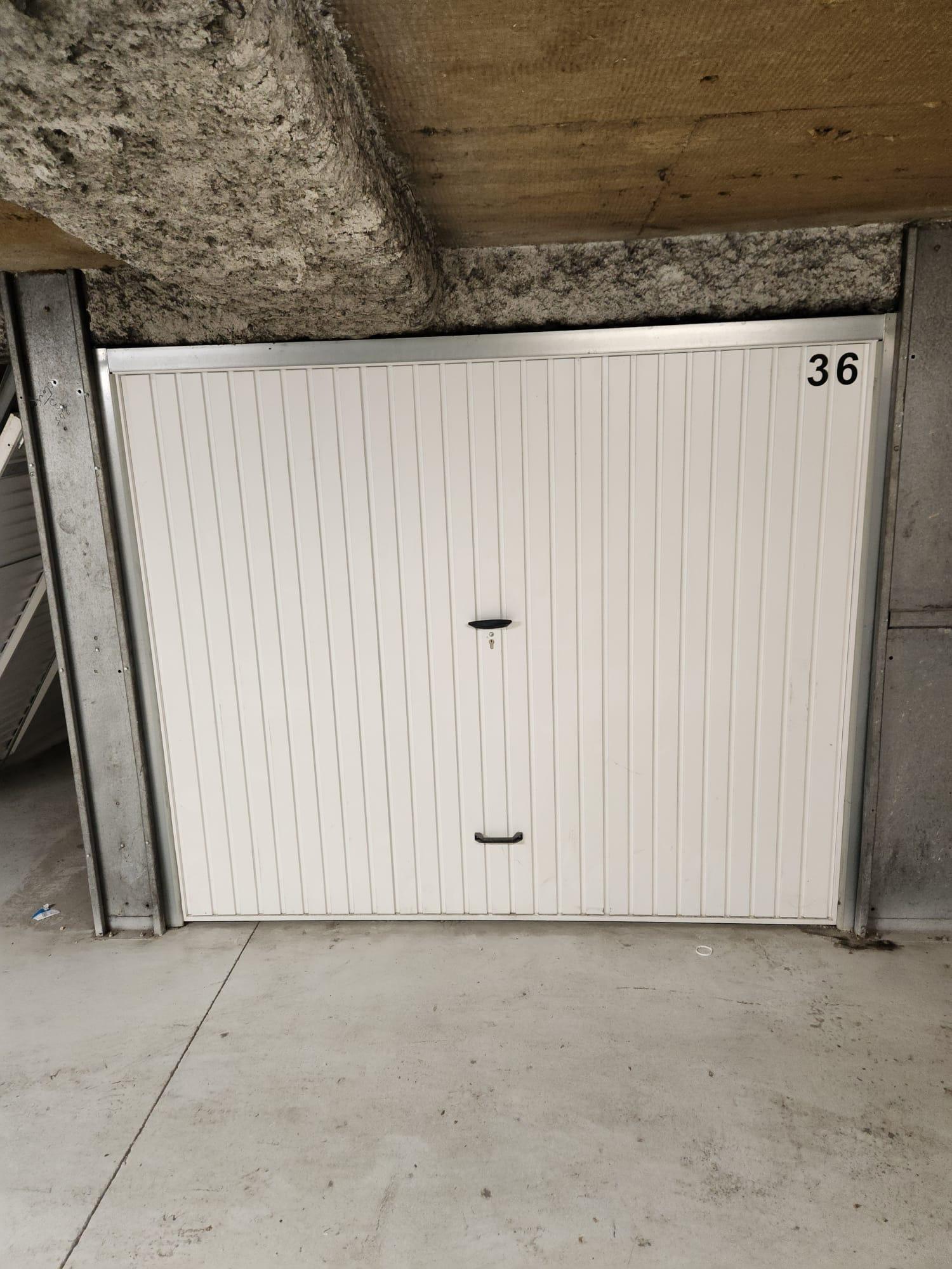 Garage fermé / Parking de 12m²