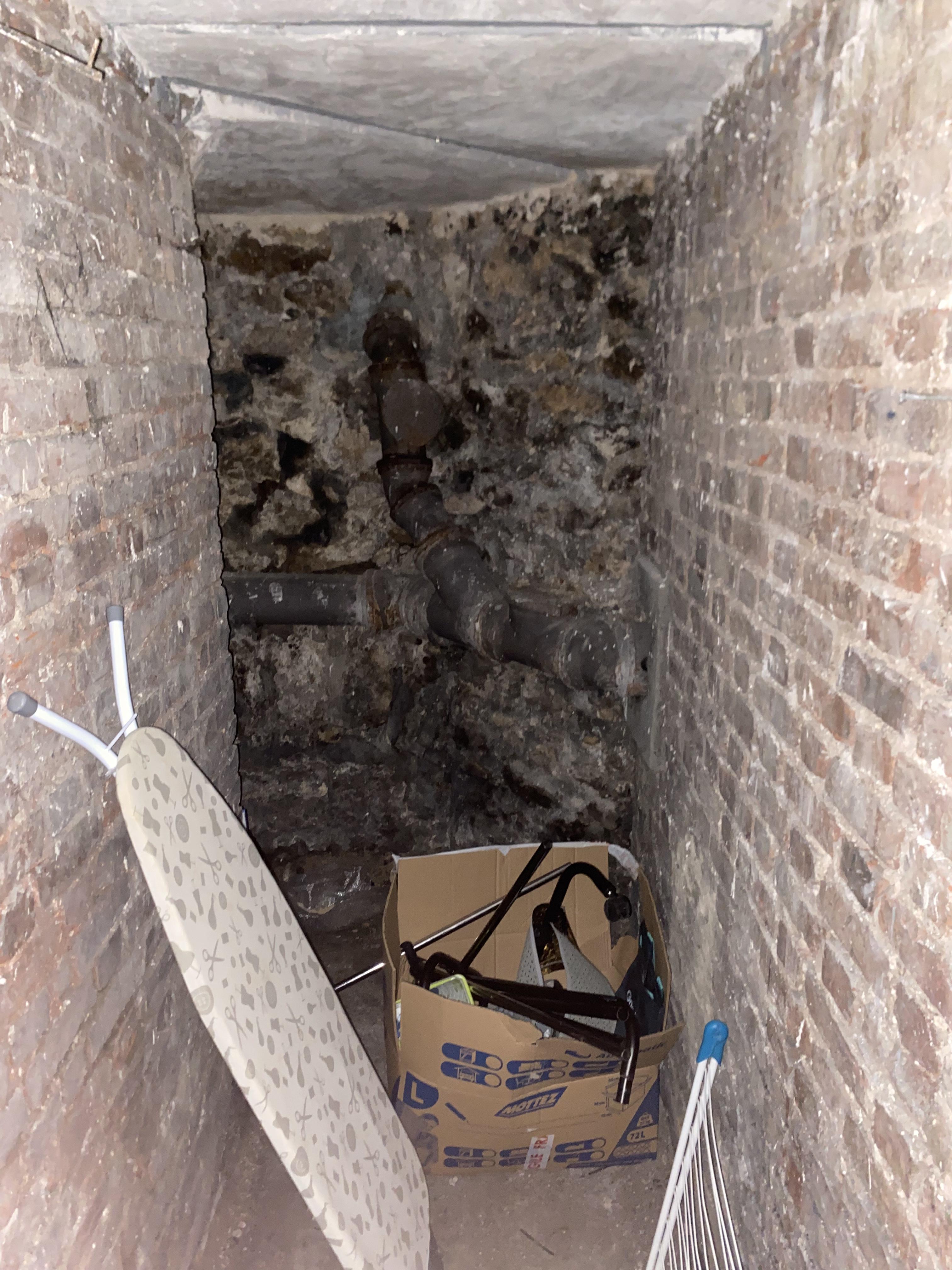 Cave avec porte des parties communes blindées