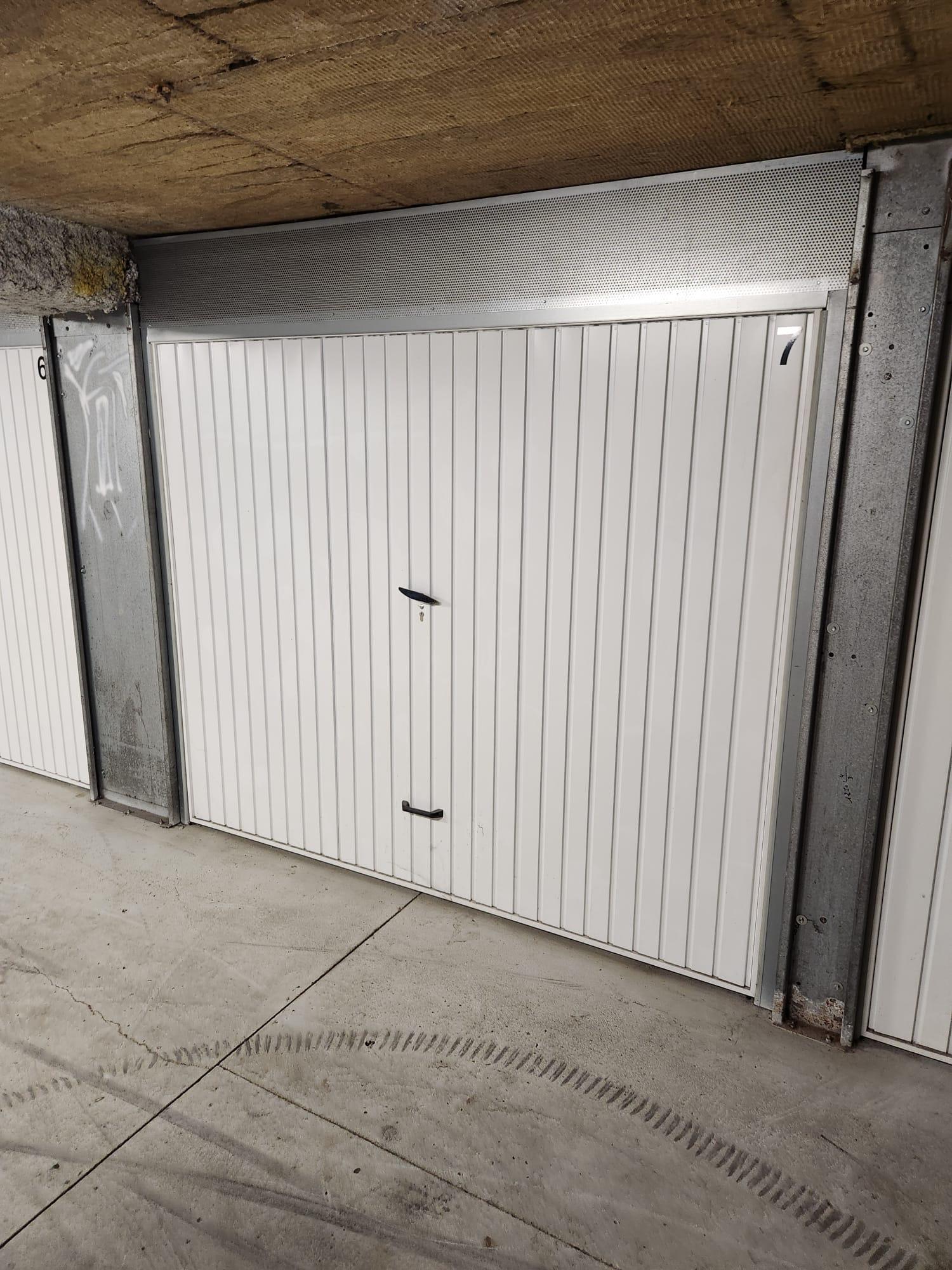 Garage de 13m² / stationnement à Béthune