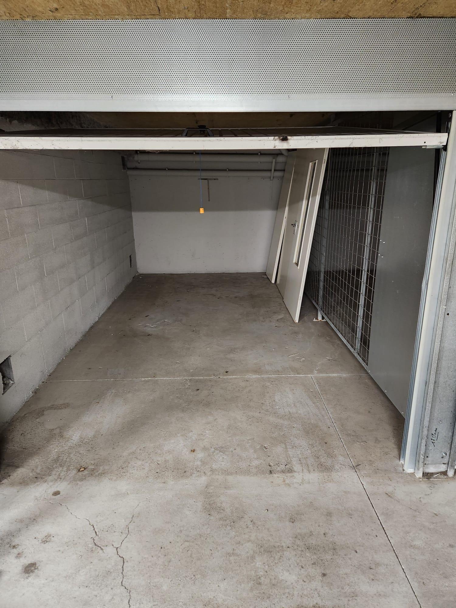 Location garage fermé sécurisé de 12m²