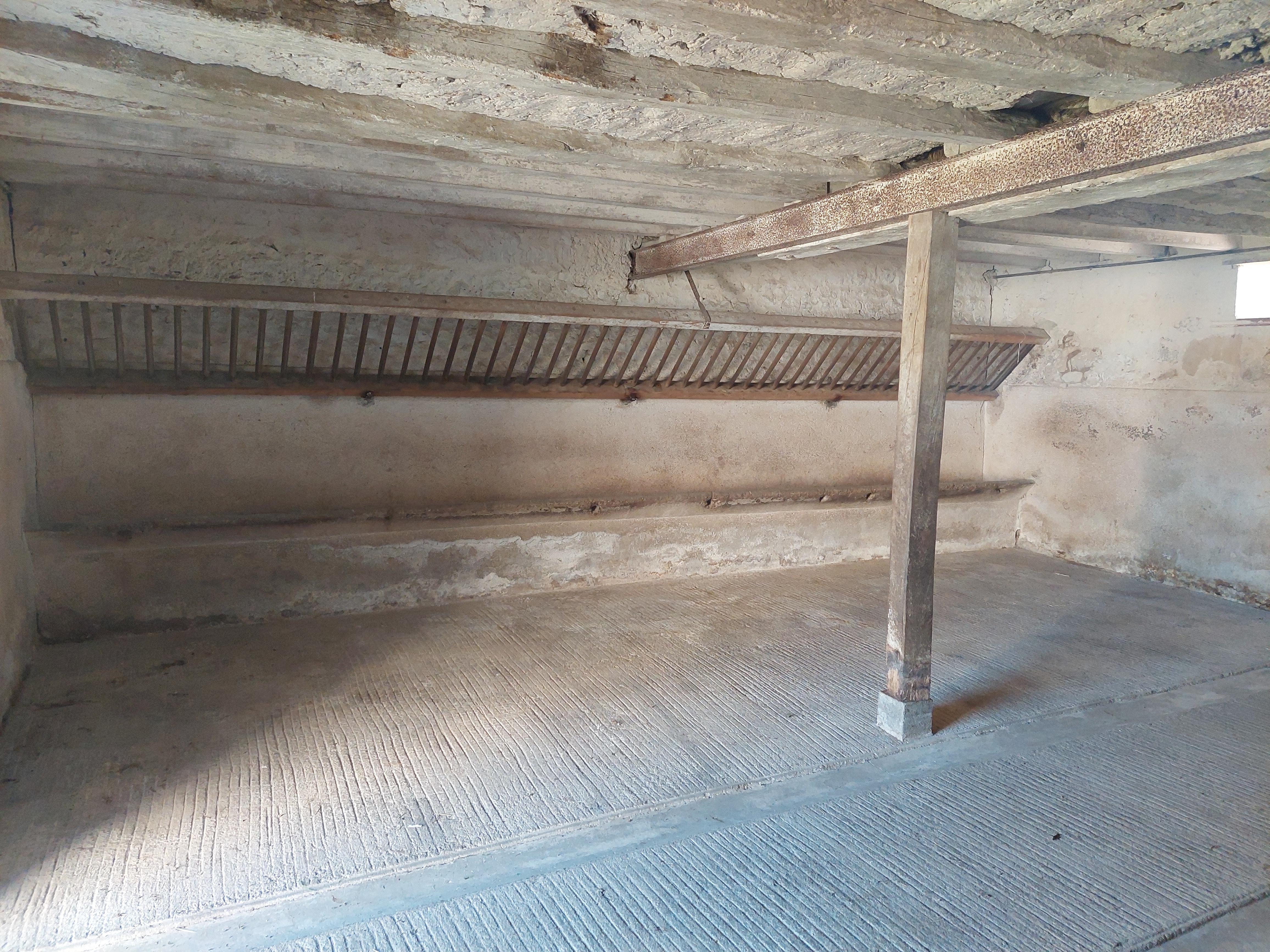 Box stockage local 50 m2 aéré et sécurisé