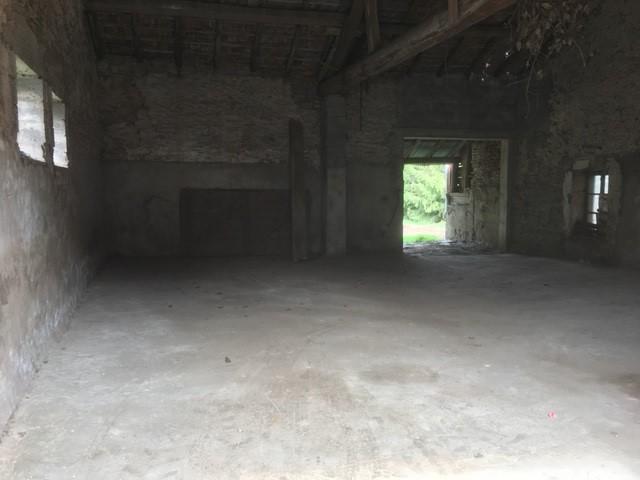Hangar grange fermé pour stockage