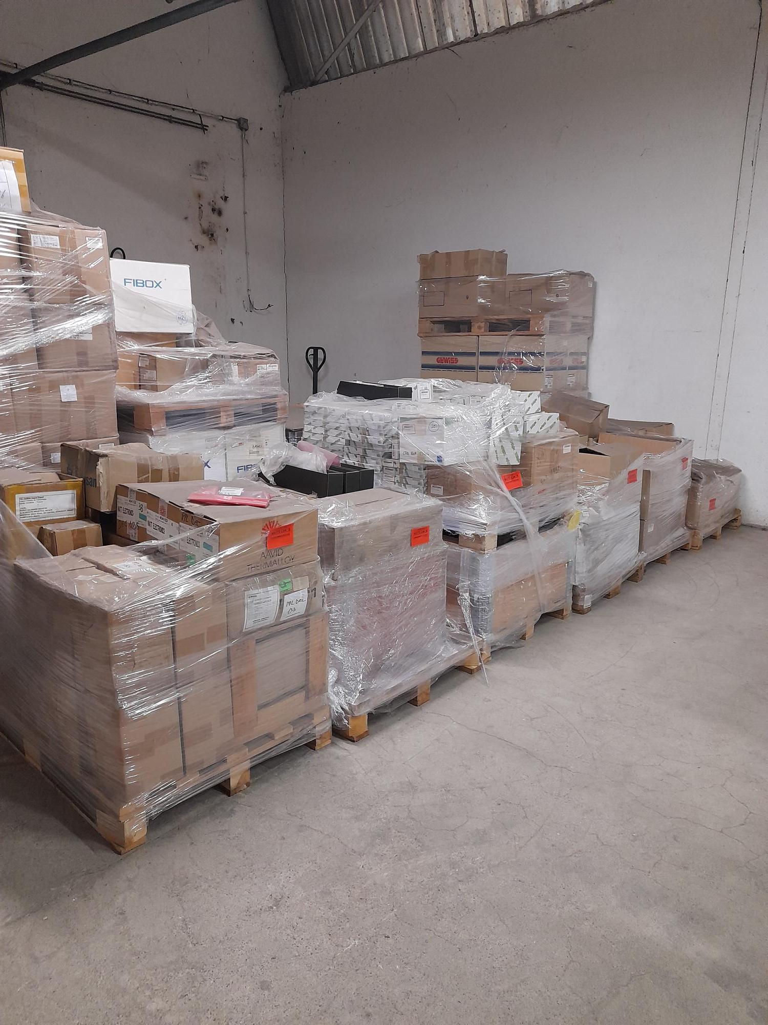 STOCKAGE DE PALETTES DANS ENTREPOT LOGISTIQUE