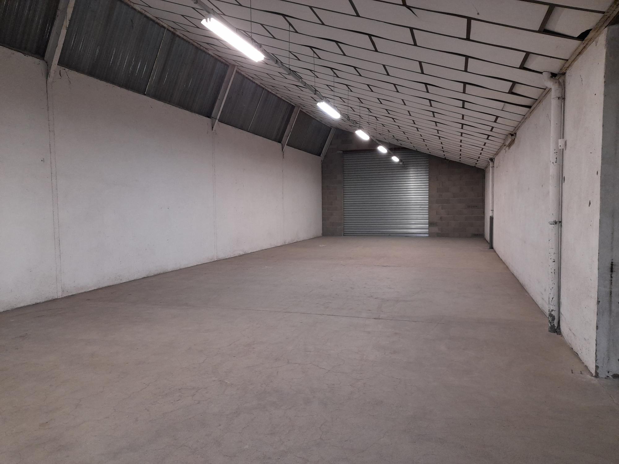 STOCKAGE DE PALETTES DANS ENTREPOT LOGISTIQUE