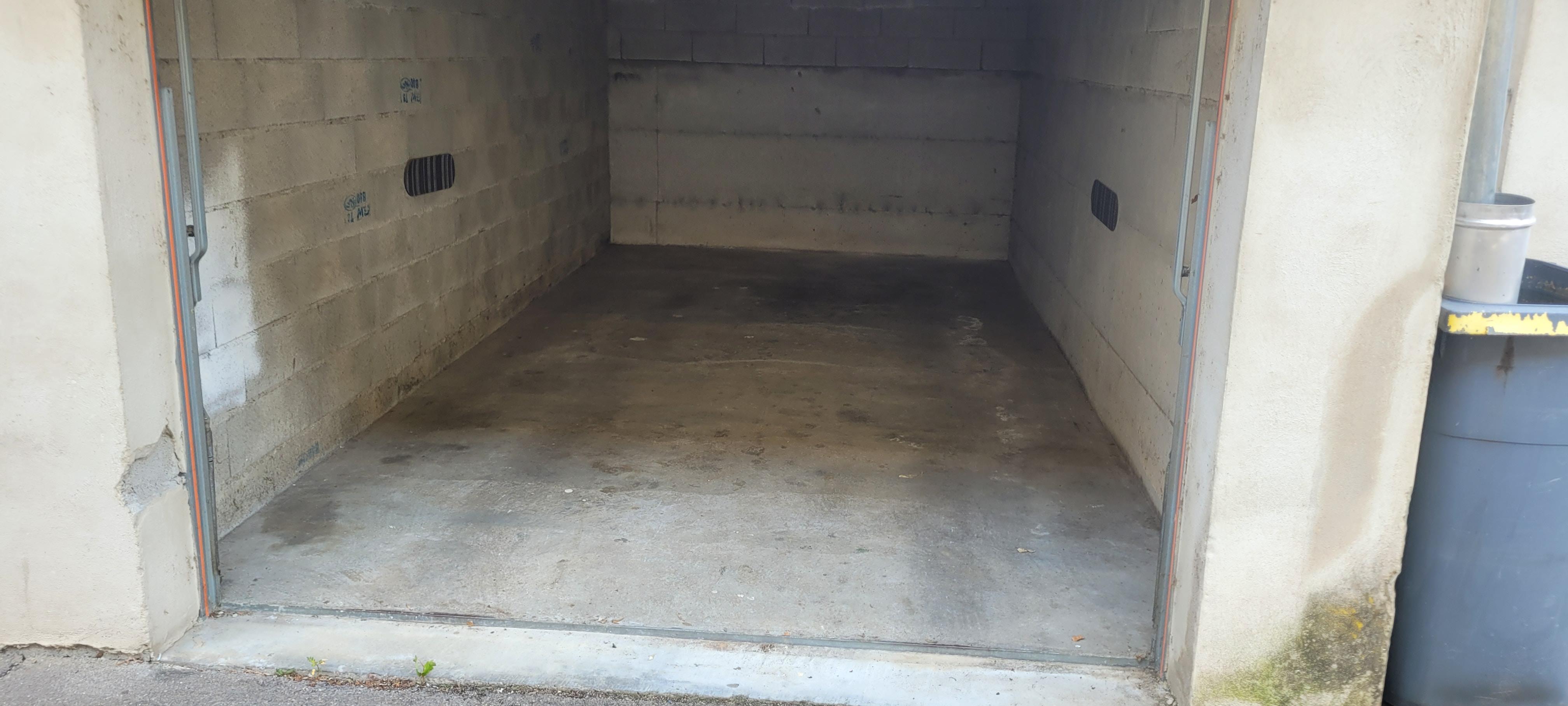 Garage/ Box à louer