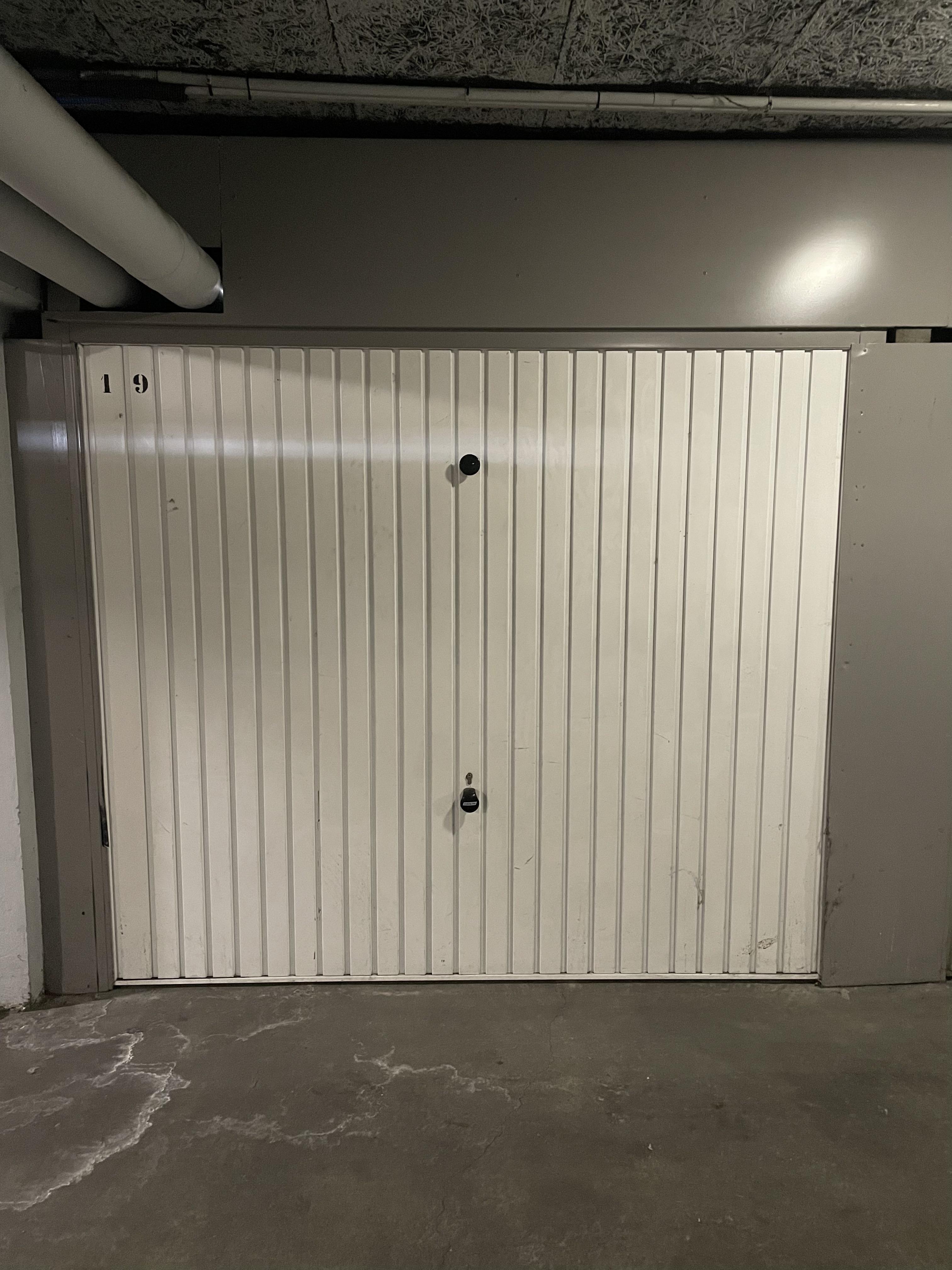 Garage individuel pour stationnement - Proche Lycée Voltaire