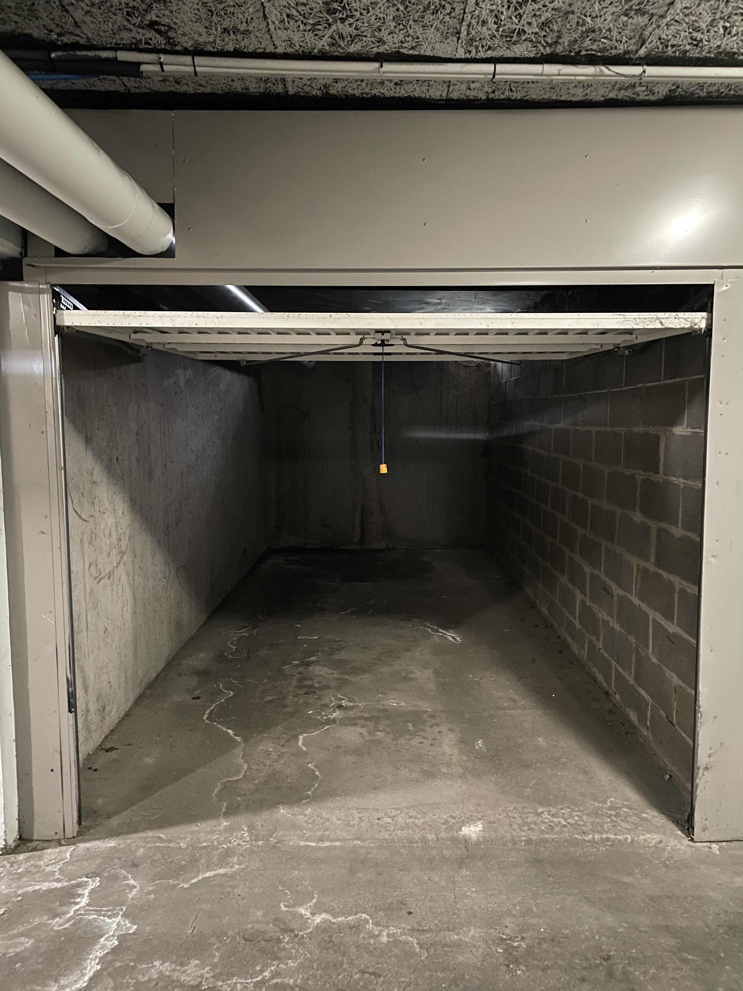 Garage individuel pour stationnement - Proche Lycée Voltaire
