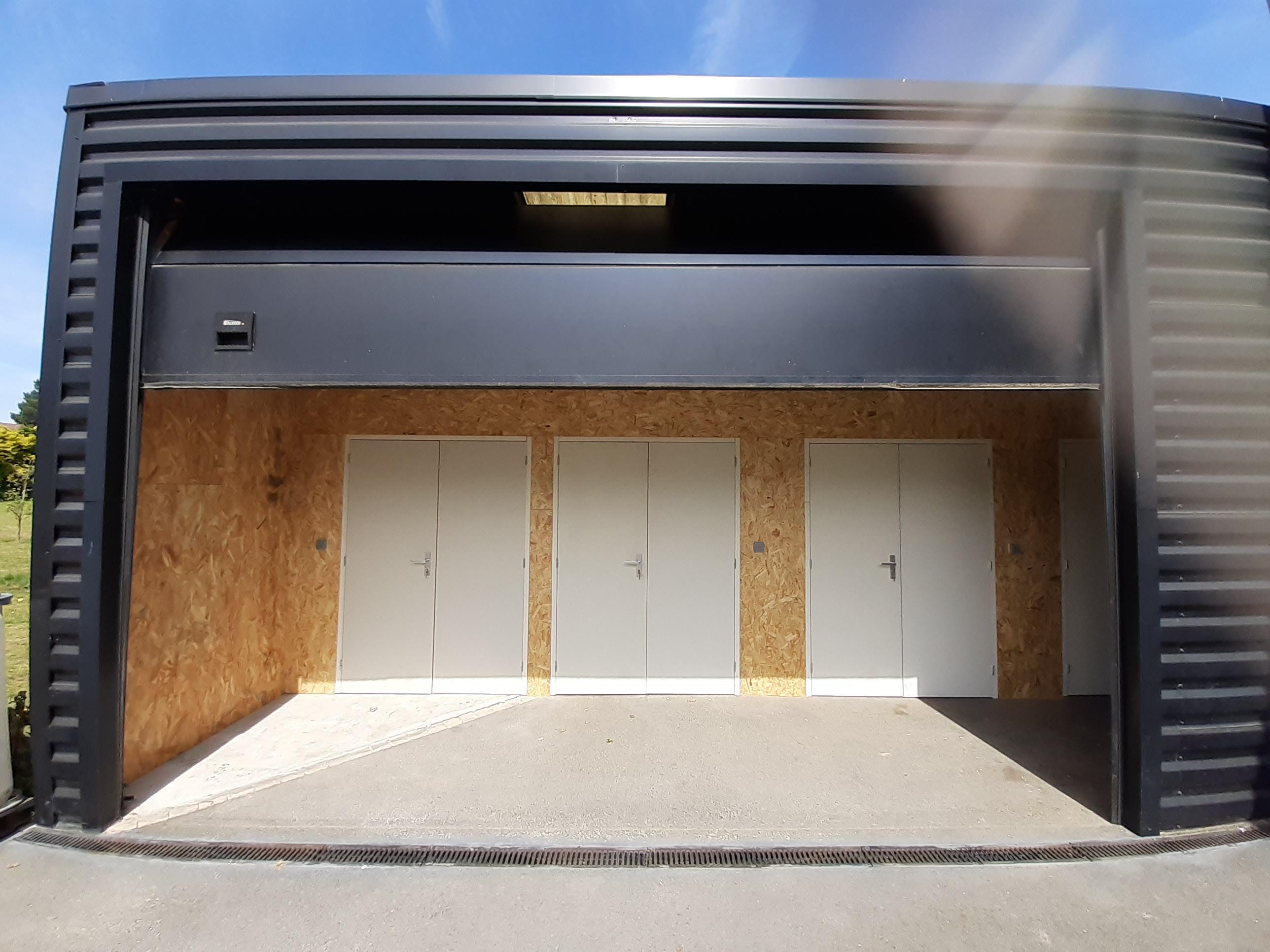 Box de stockage sécurisé avec gardien et facile