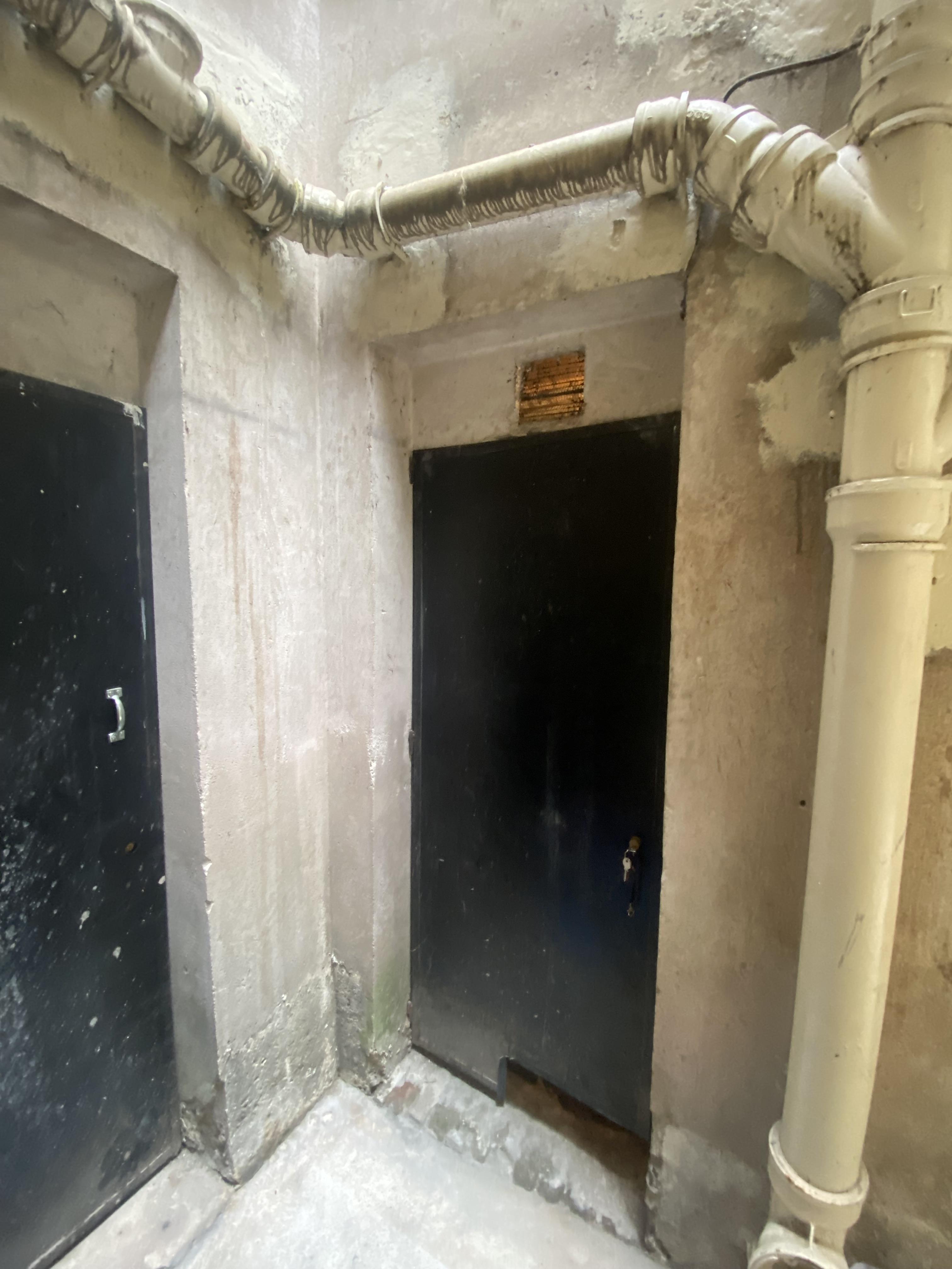 Cave et saine (aération) et sécurisée (porte en